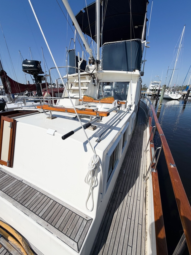 1991 Grand Banks 36 - Image 29