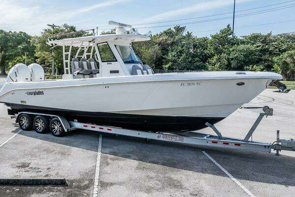 2021 Everglades 335 Center Console