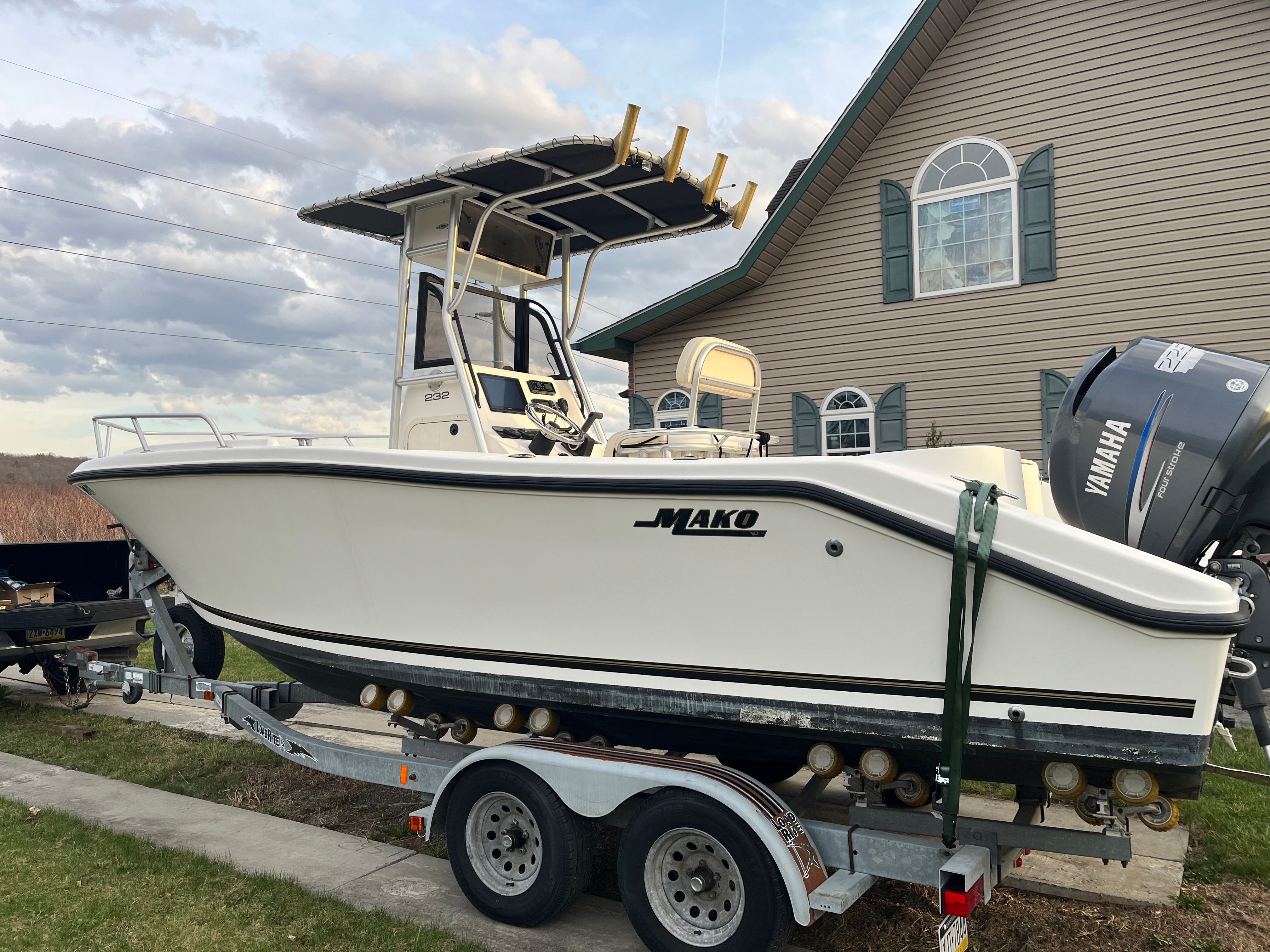 2002 Mako 232 Center Console - 2