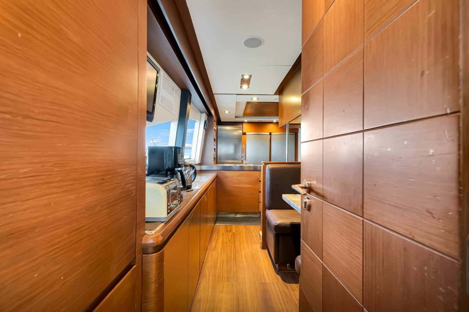 2005 Azimut 105 - Image 69