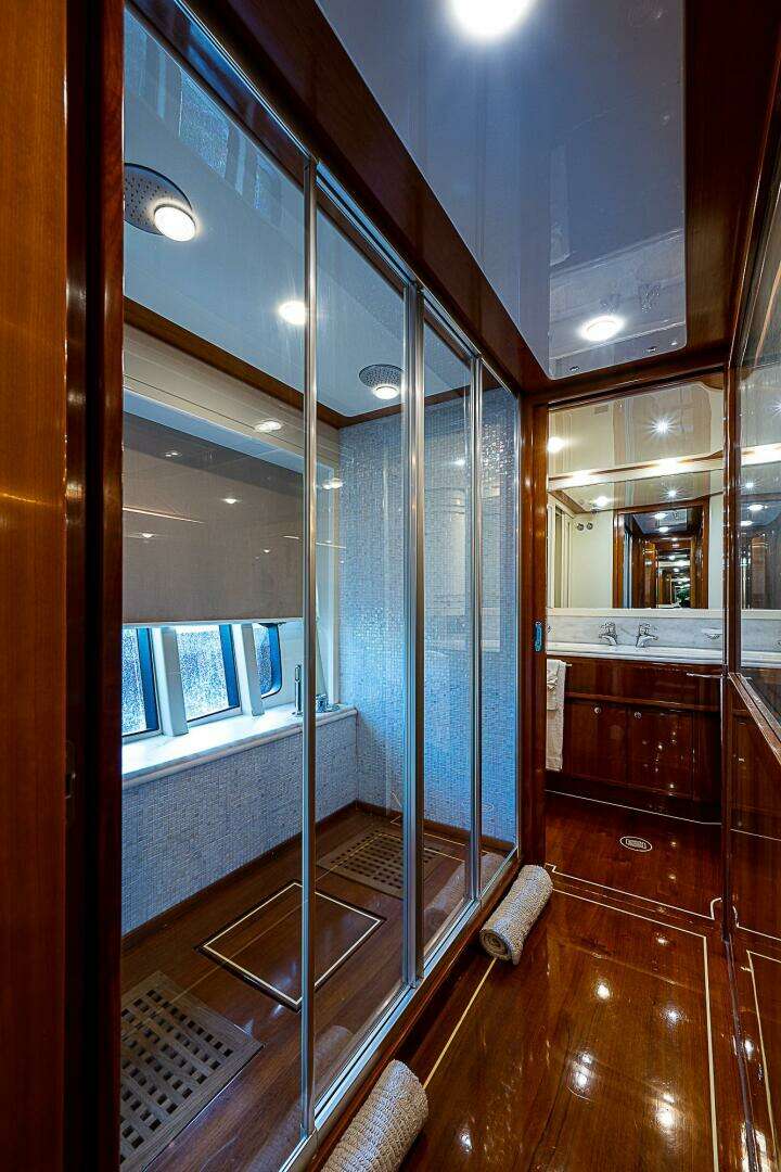 2006 Ferretti Yachts 830 - Image 98