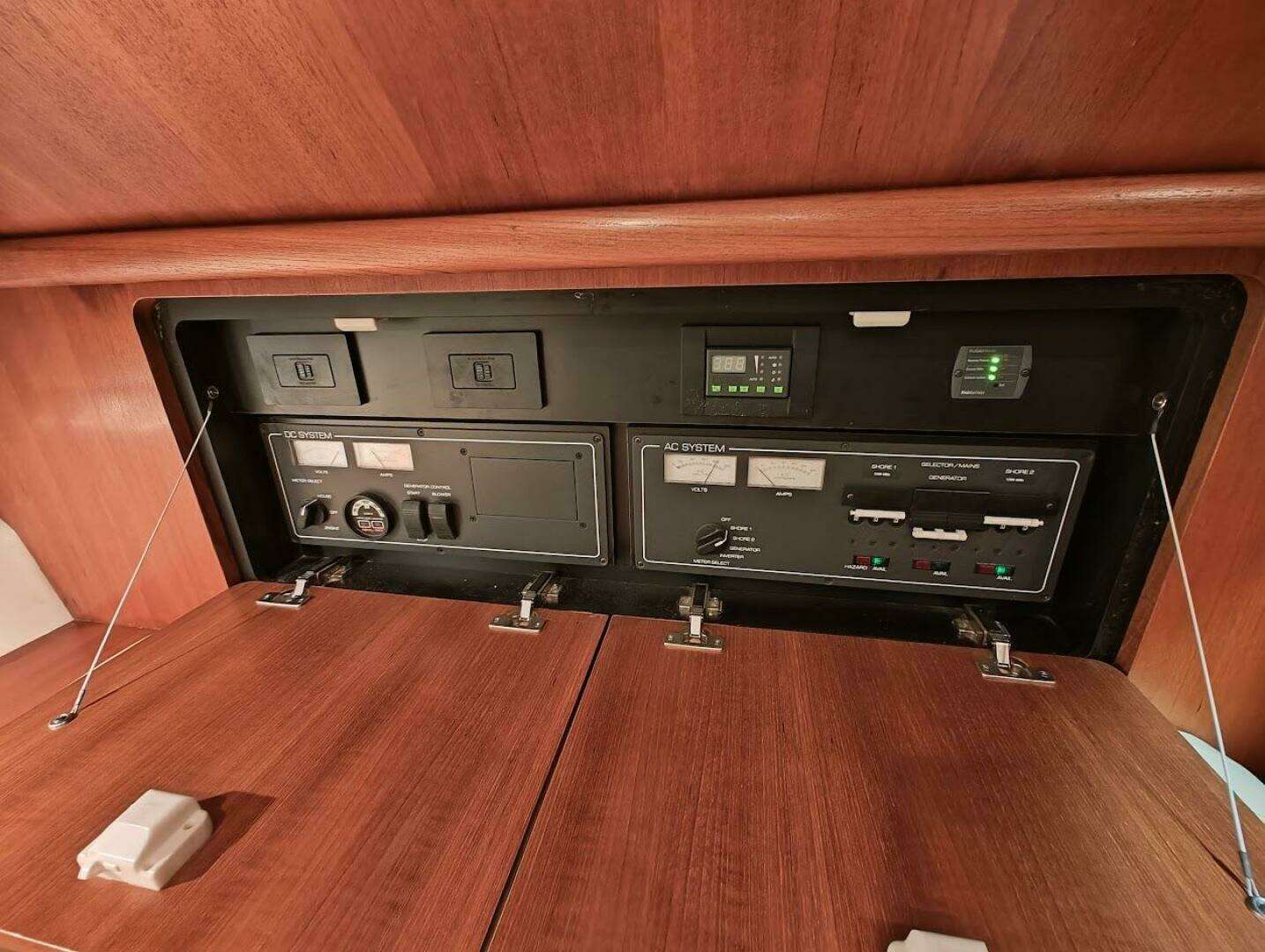 2005 Tiara Yachts 3200 OPEN - Image 21