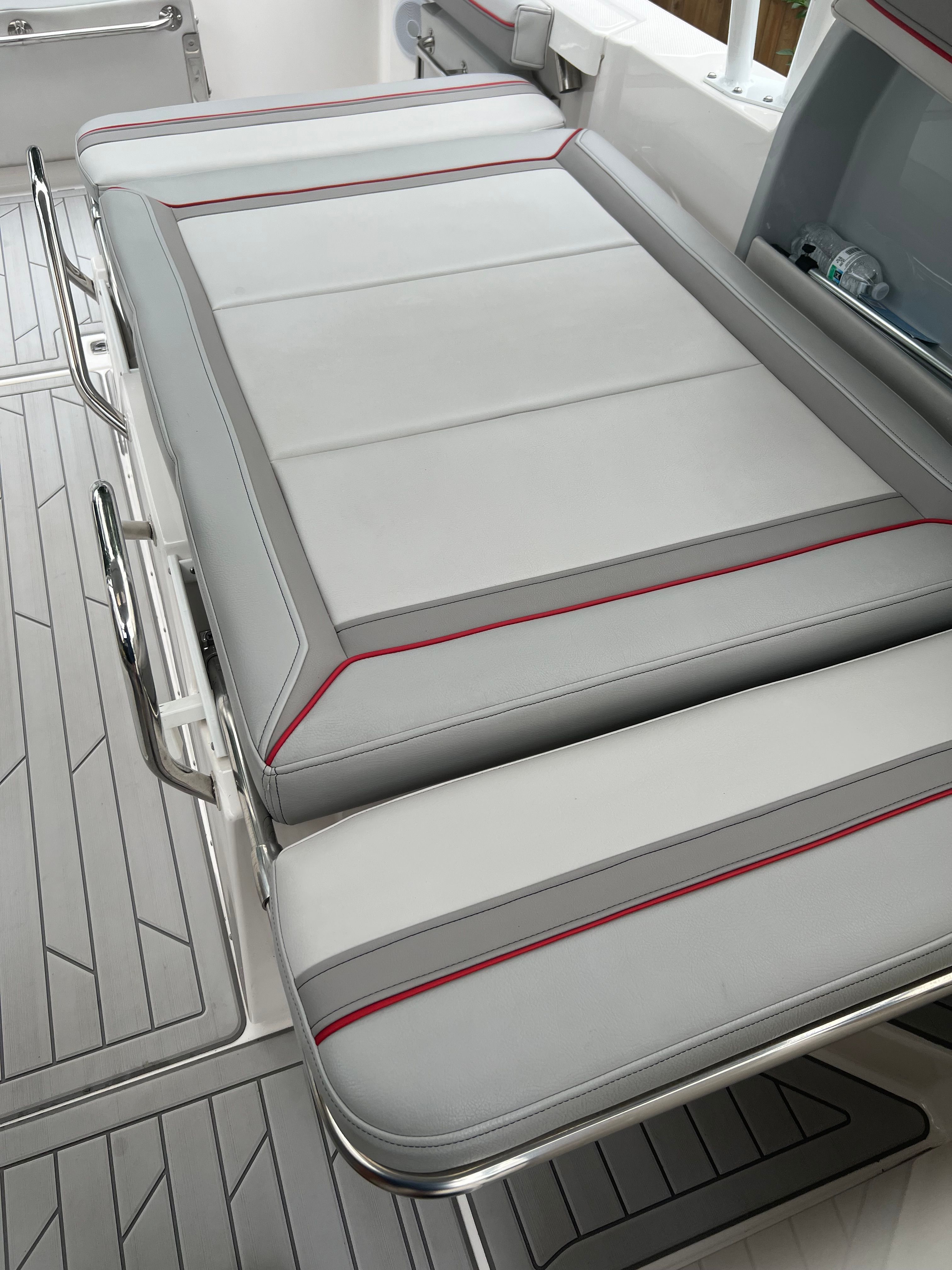 2023 Solara S 250DC boat seat with gray upholstery and red accents.