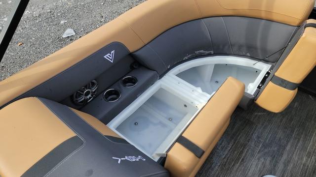 2025 Viaggio LAGO X 22U Tri-Toon (25" Tubes) - 26