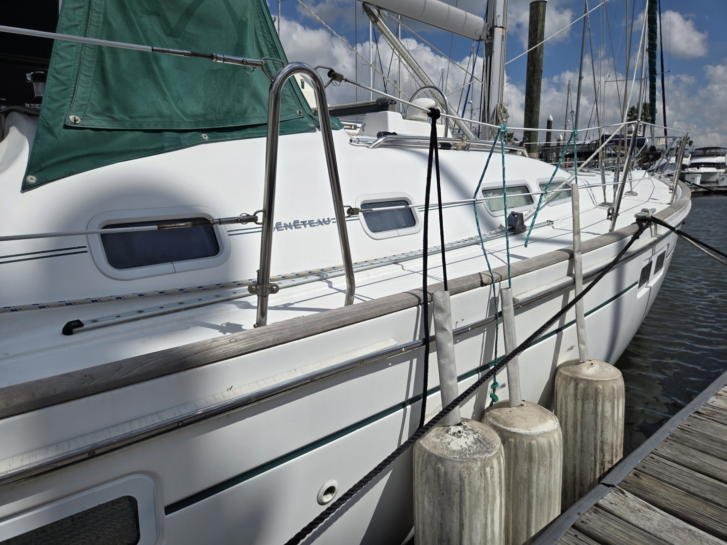2004 Beneteau 423 - Image 9