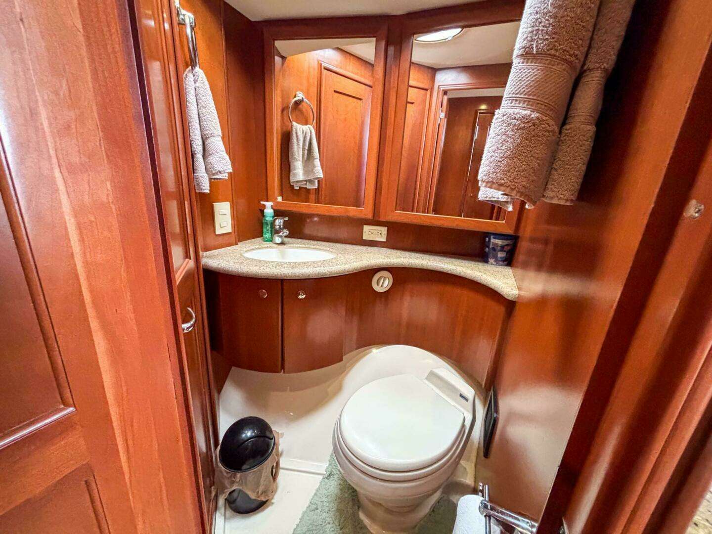 2007 Silverton 38 Convertible - Image 21
