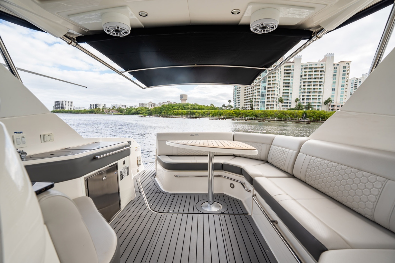 2021 Sea Ray Sundancer 320 Outboard - Image 16