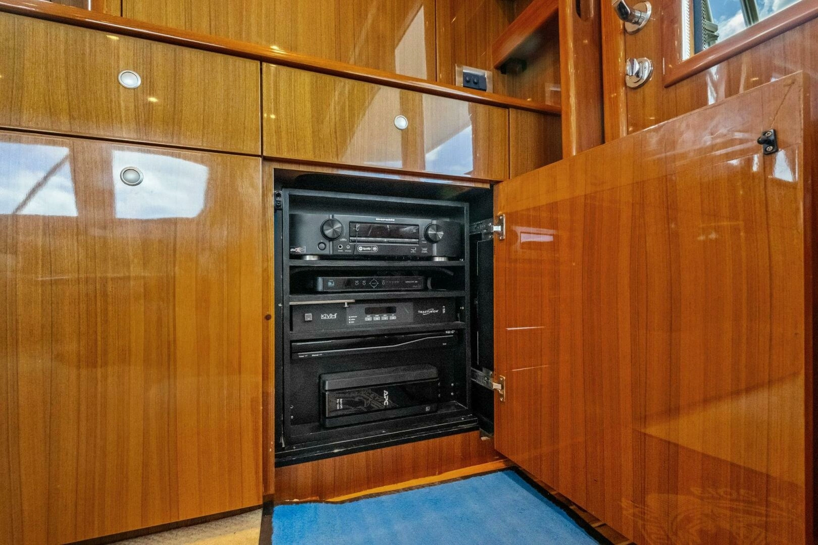2008 Viking 64 Convertible - Image 49