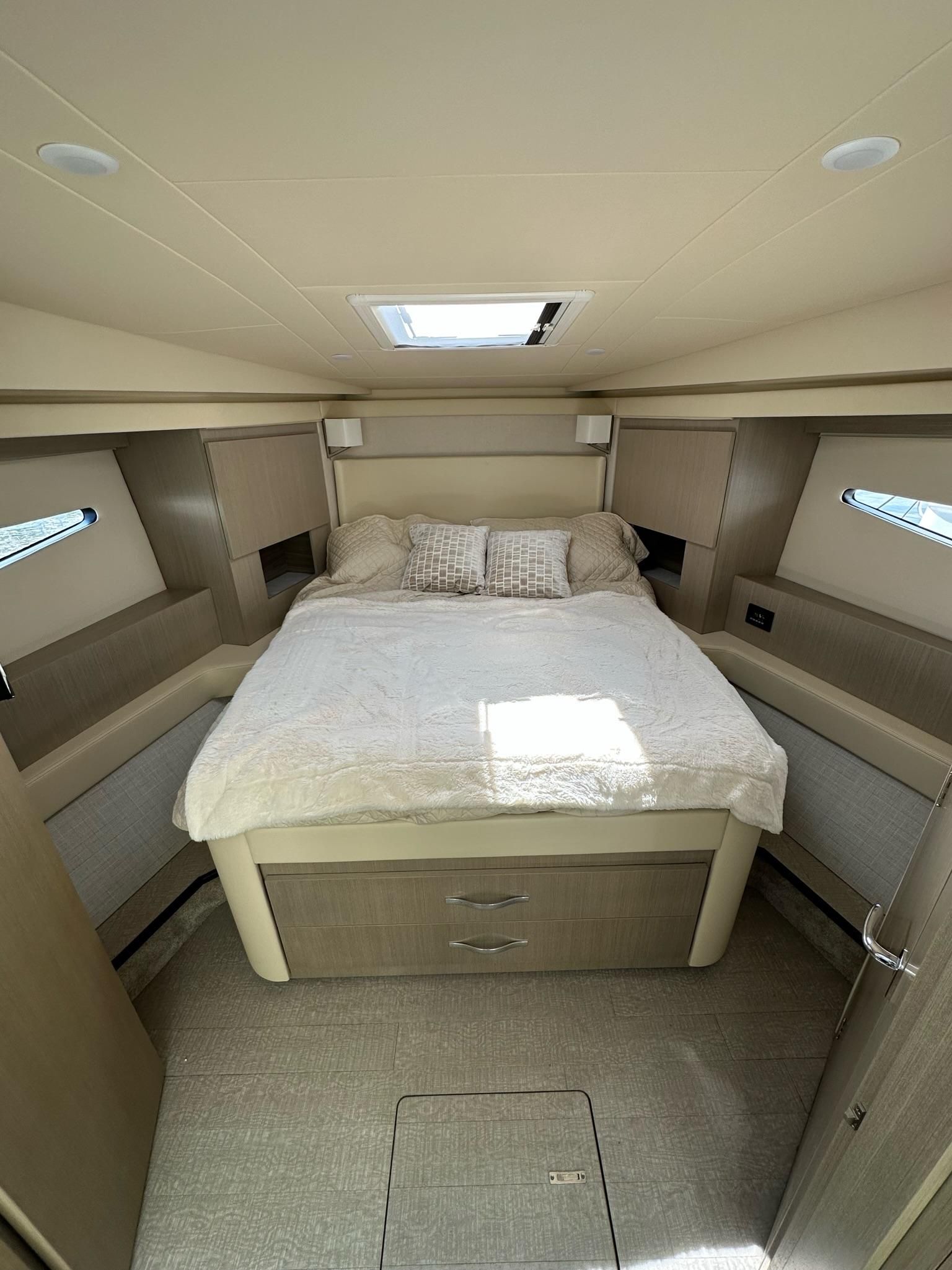 2021 Regal 42 Grande Coupe - 7