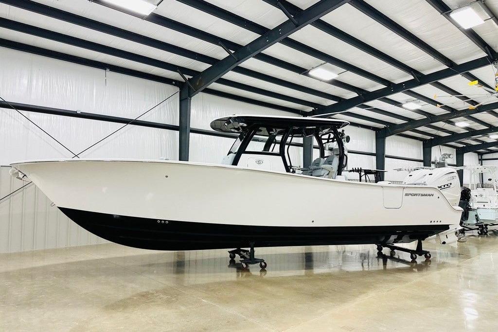 2026 Sportsman Heritage 321 Center Console