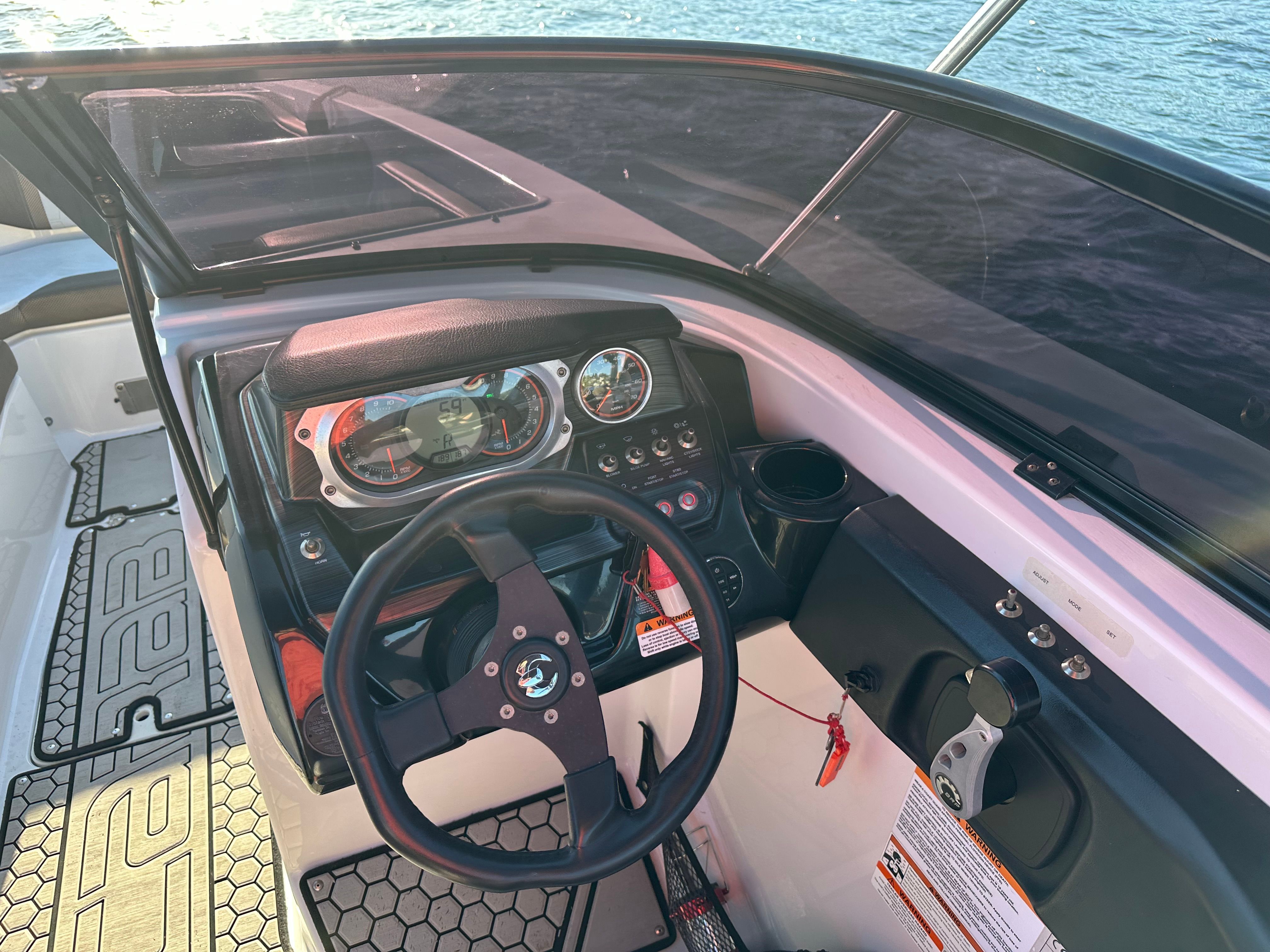 2019 Scarab 255 ID - 4