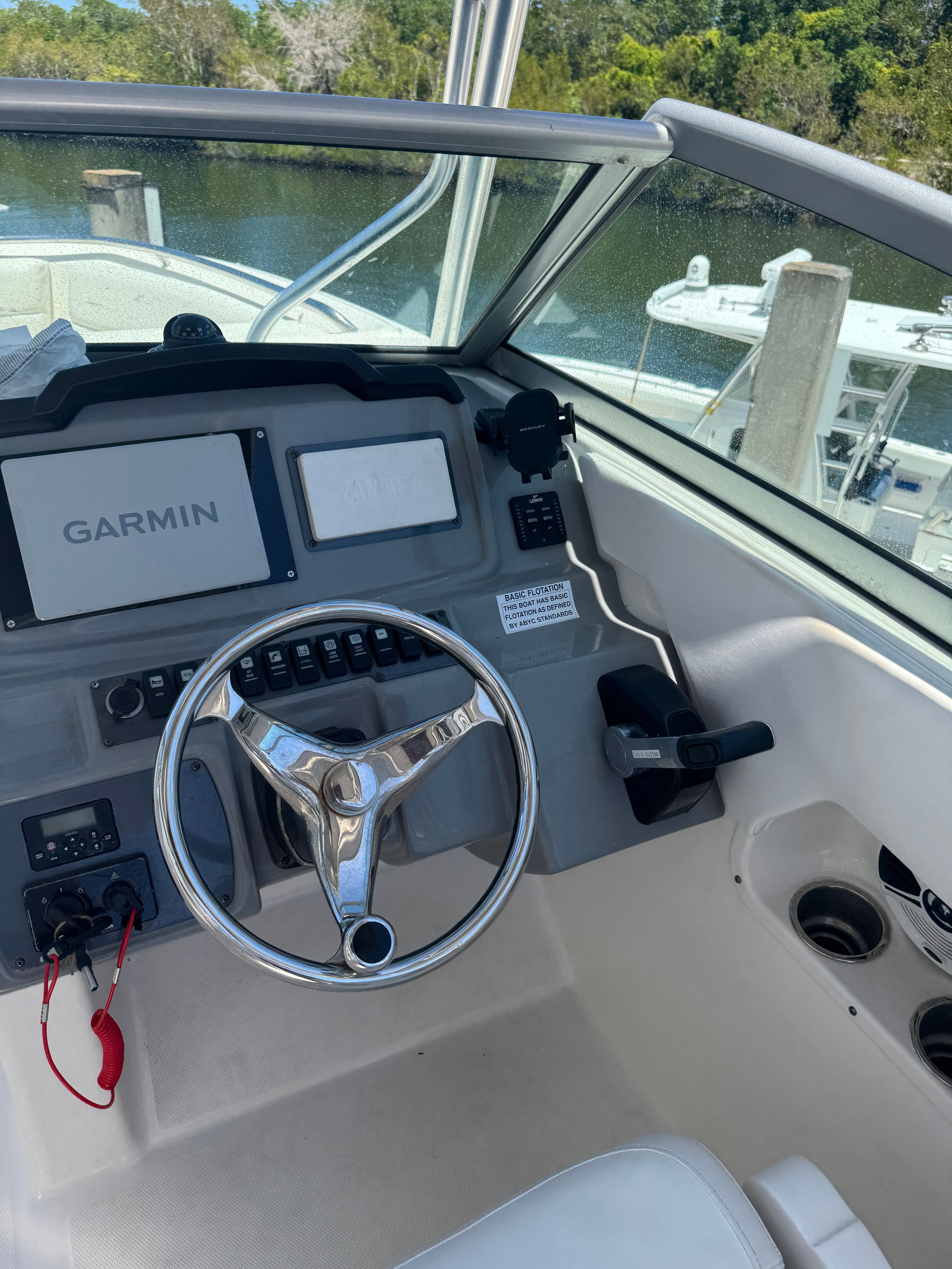 2014 Robalo R247 Dual Console - 8