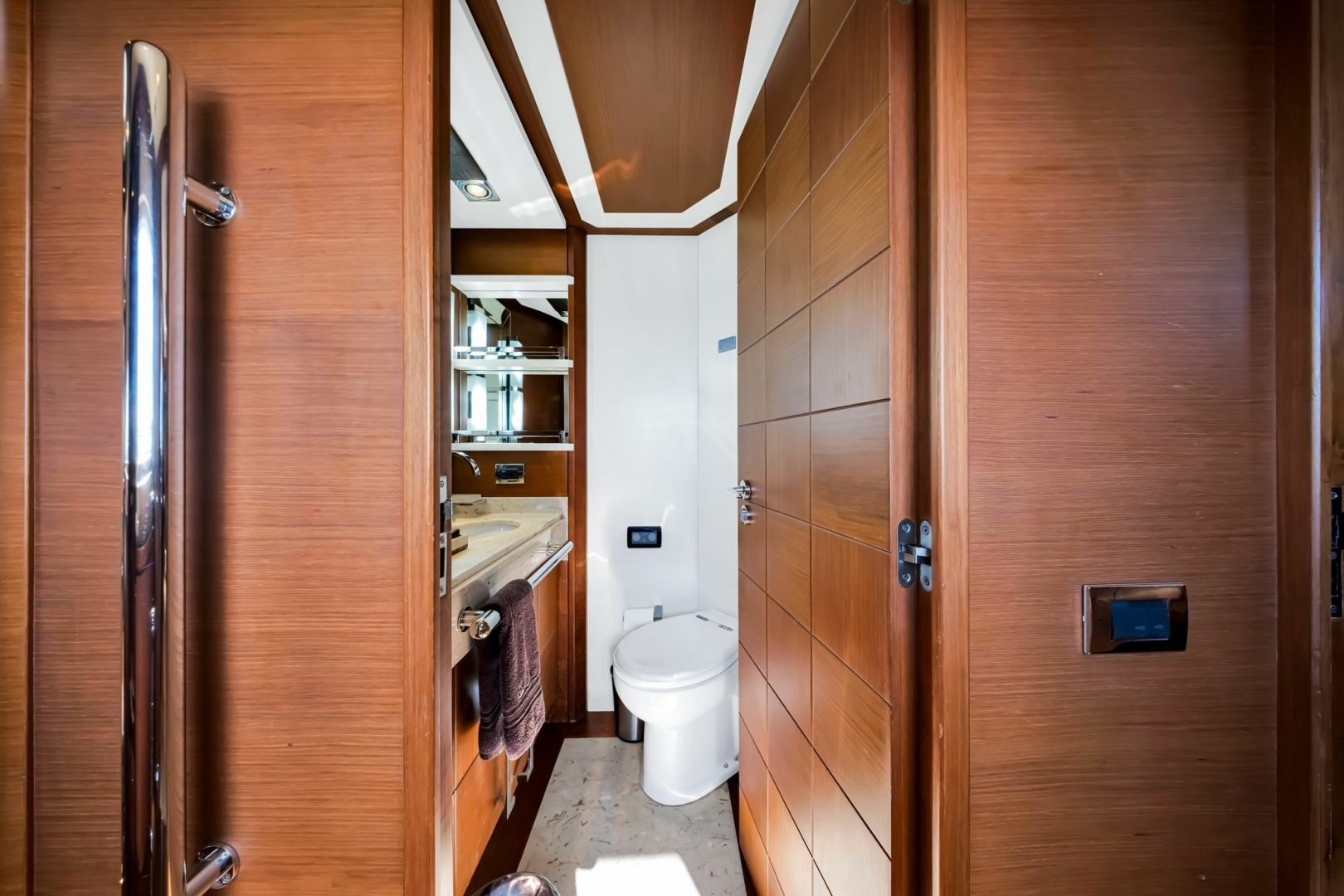 2005 Azimut 105 - Image 81