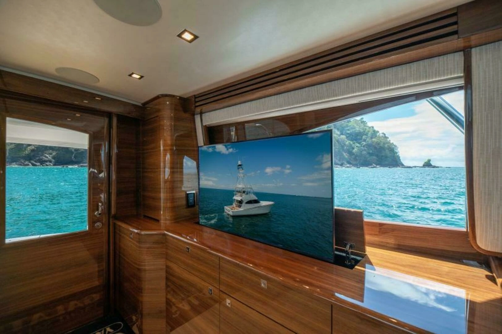 2023 Viking 64 Convertible - Image 19