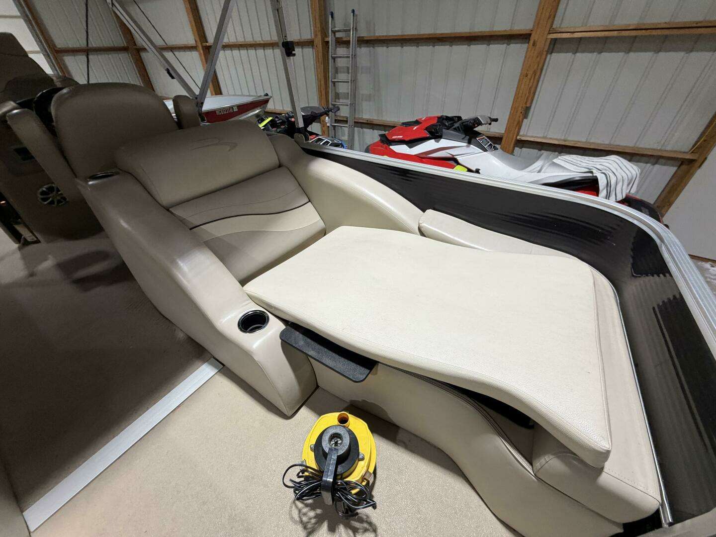 2011 Bennington 2554 GCW - Image 8