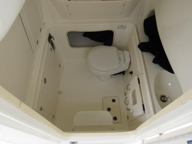 2006 Boston Whaler 32 Outrage Cuddy - 17