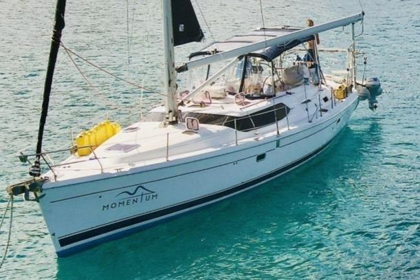 2007 Hunter 45 Center Cockpit
