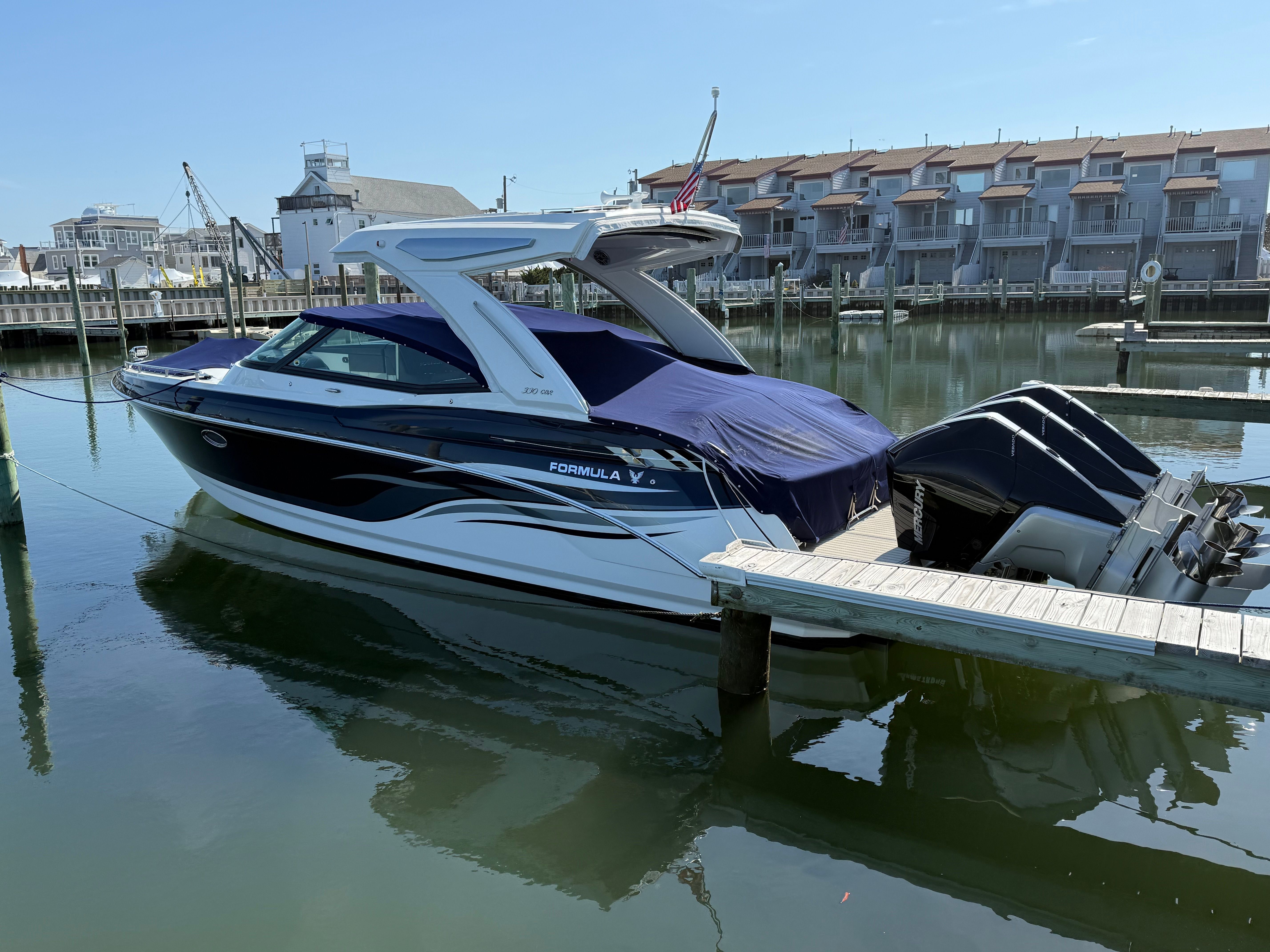 2024 Formula 330 Crossover Bowrider OB - 5