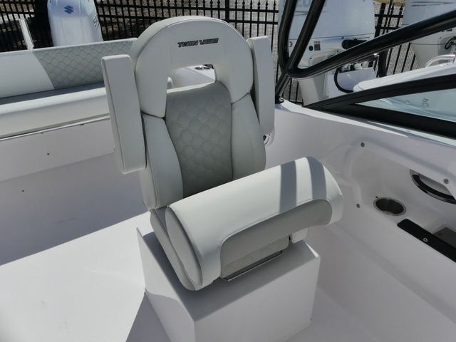 2026 Twin Vee 240 GFX DUAL CONSOLE - 12