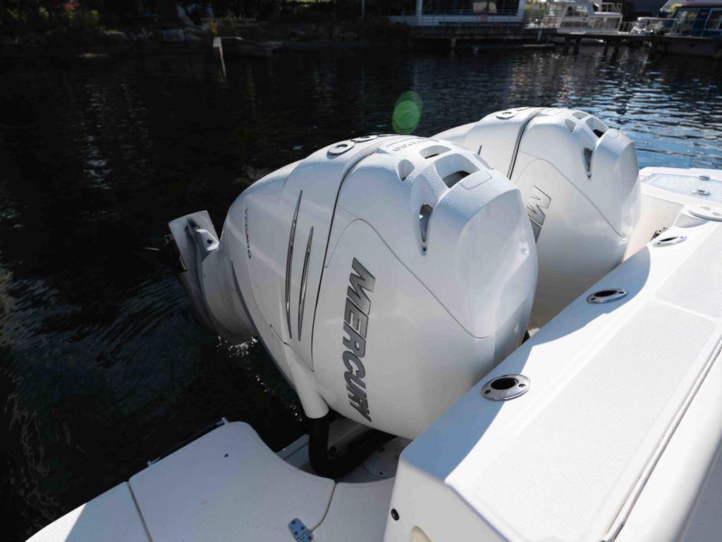 2017 Boston Whaler 315 Conquest - 26