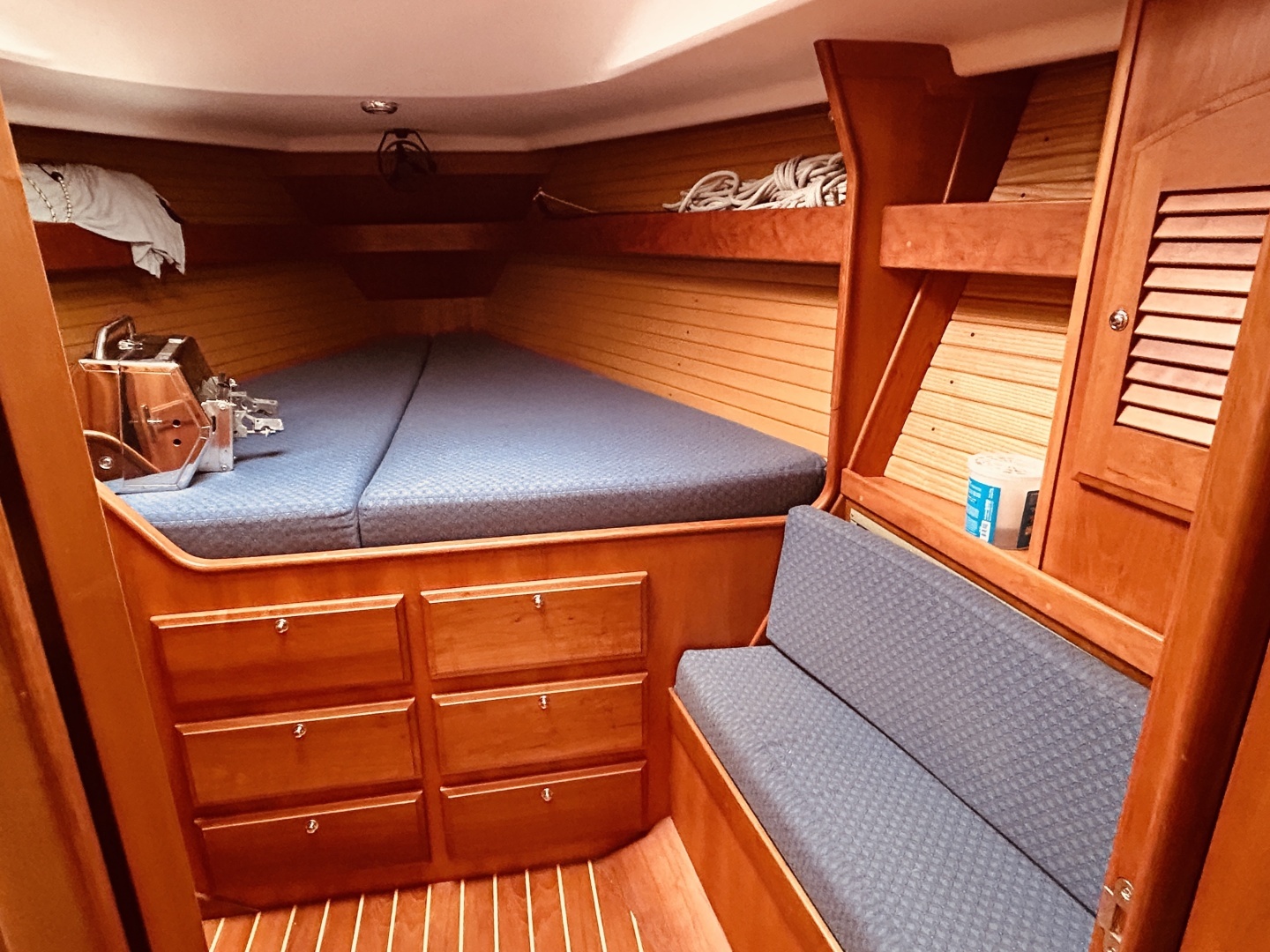 2004 Sabre 426 - Image 28