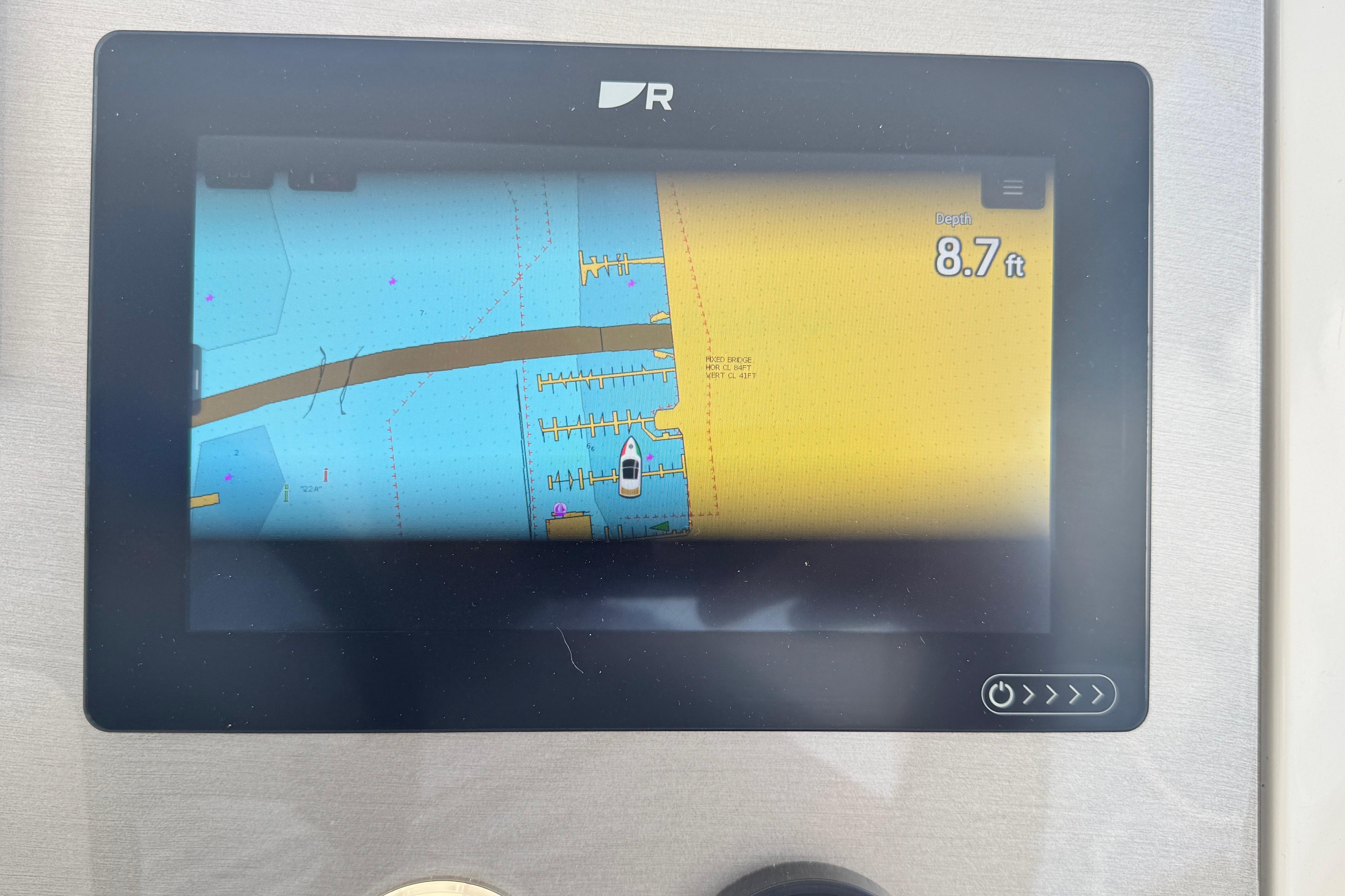 2007 Carver 47 Motor Yacht Digital Displays