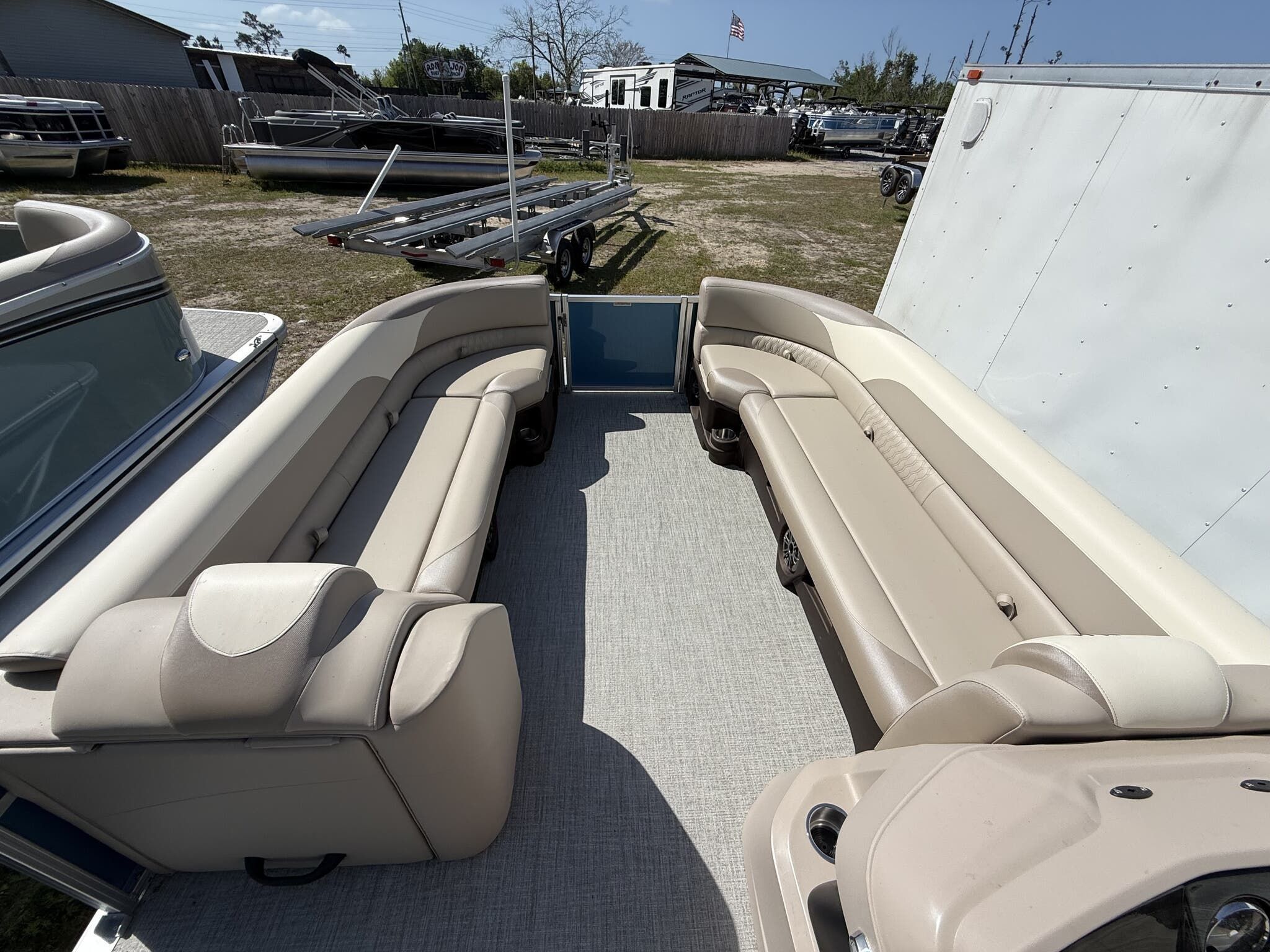 2026 Avalon LSZ 25 VERSATILE REAR BENCH-200HP - 4