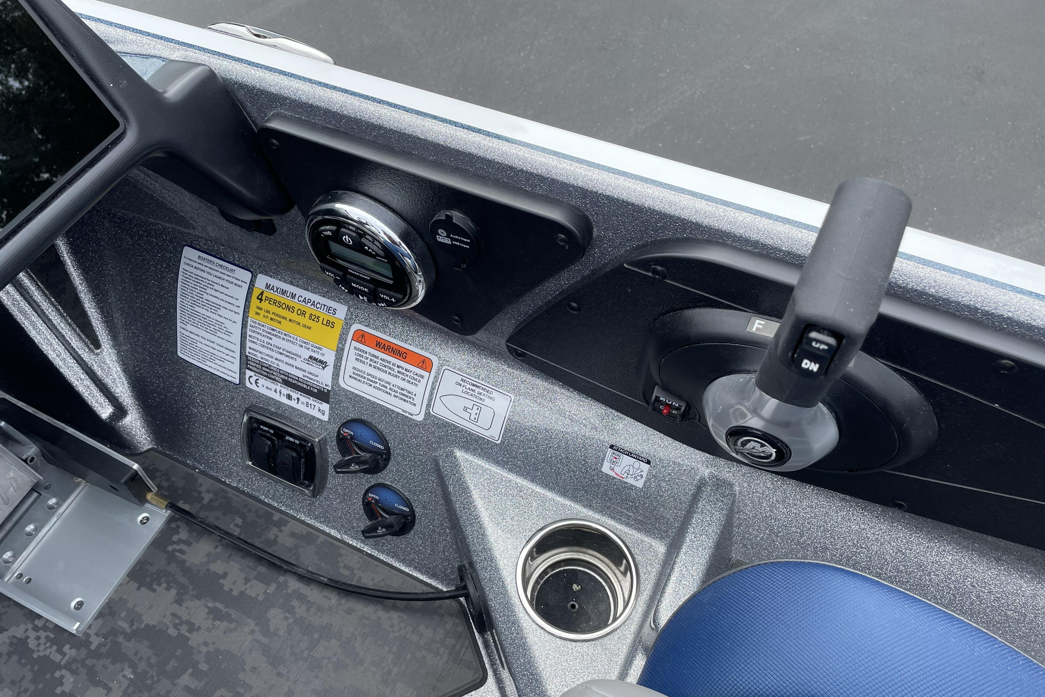 Control panel of 2026 Nitro Z21 XL boat with throttle and capacity labels.