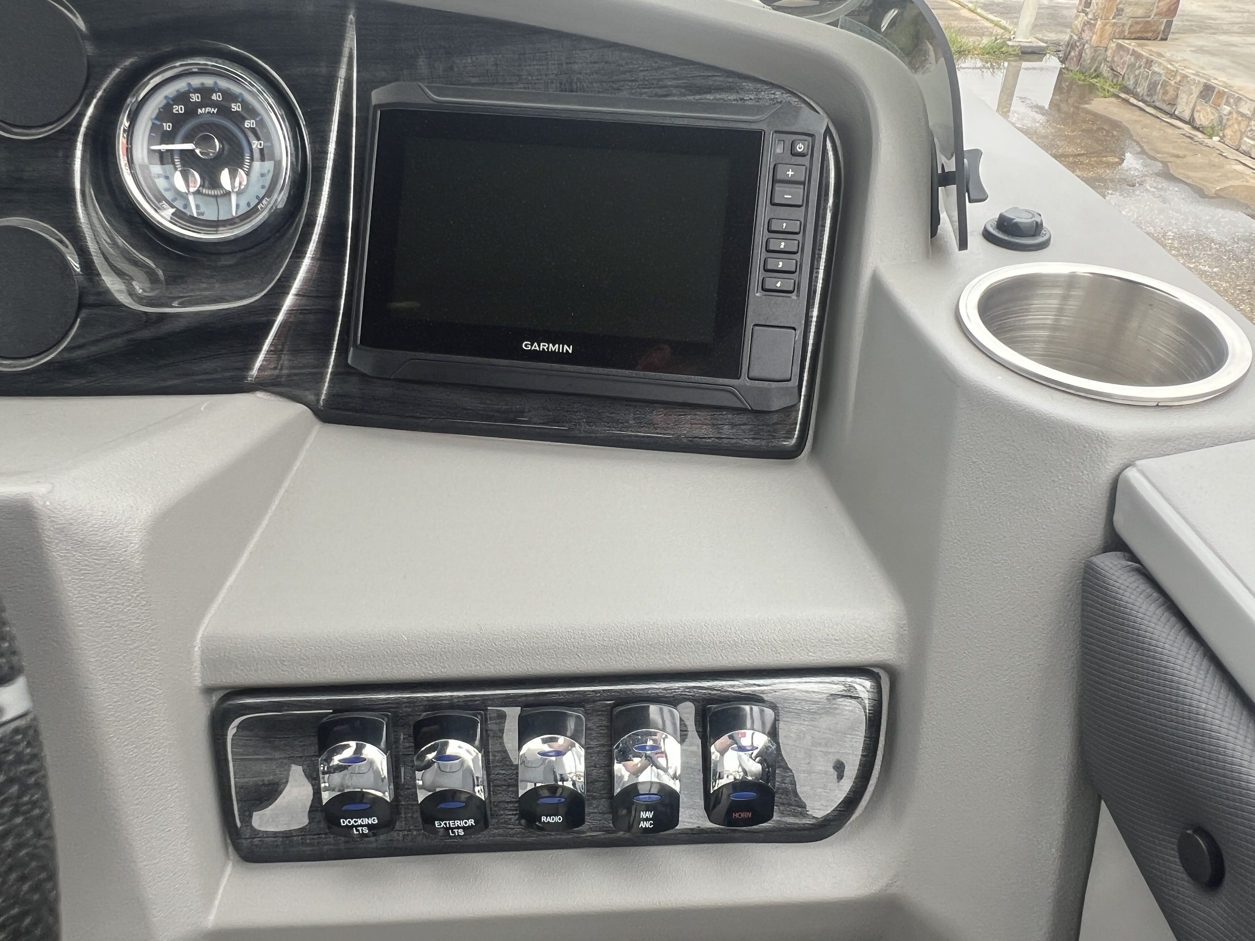 2025 Avalon LSZ Versatile Rear Bench - 23' - 26