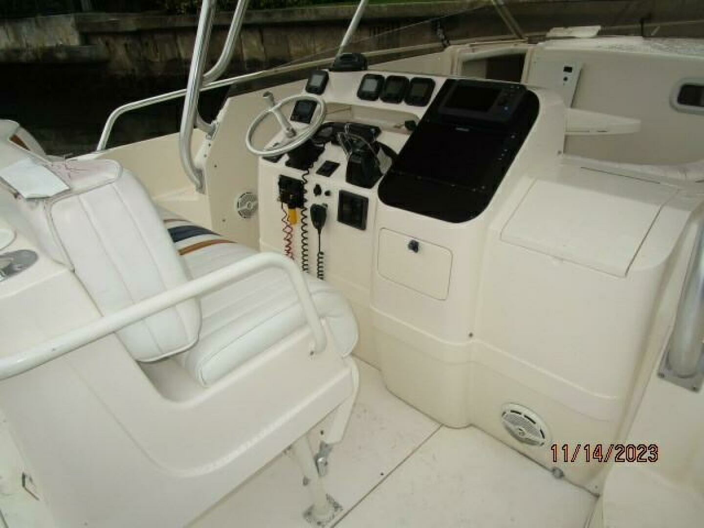 2001 Intrepid 348 Walkaround - Image 15
