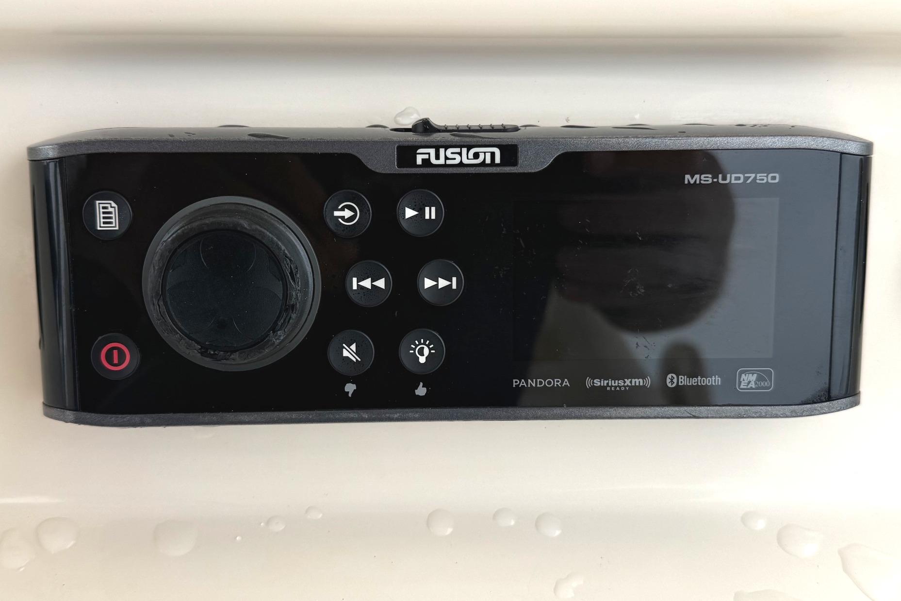 Fusion MS-UD750 marine stereo on a 2018 Grady-White Canyon 306 boat.