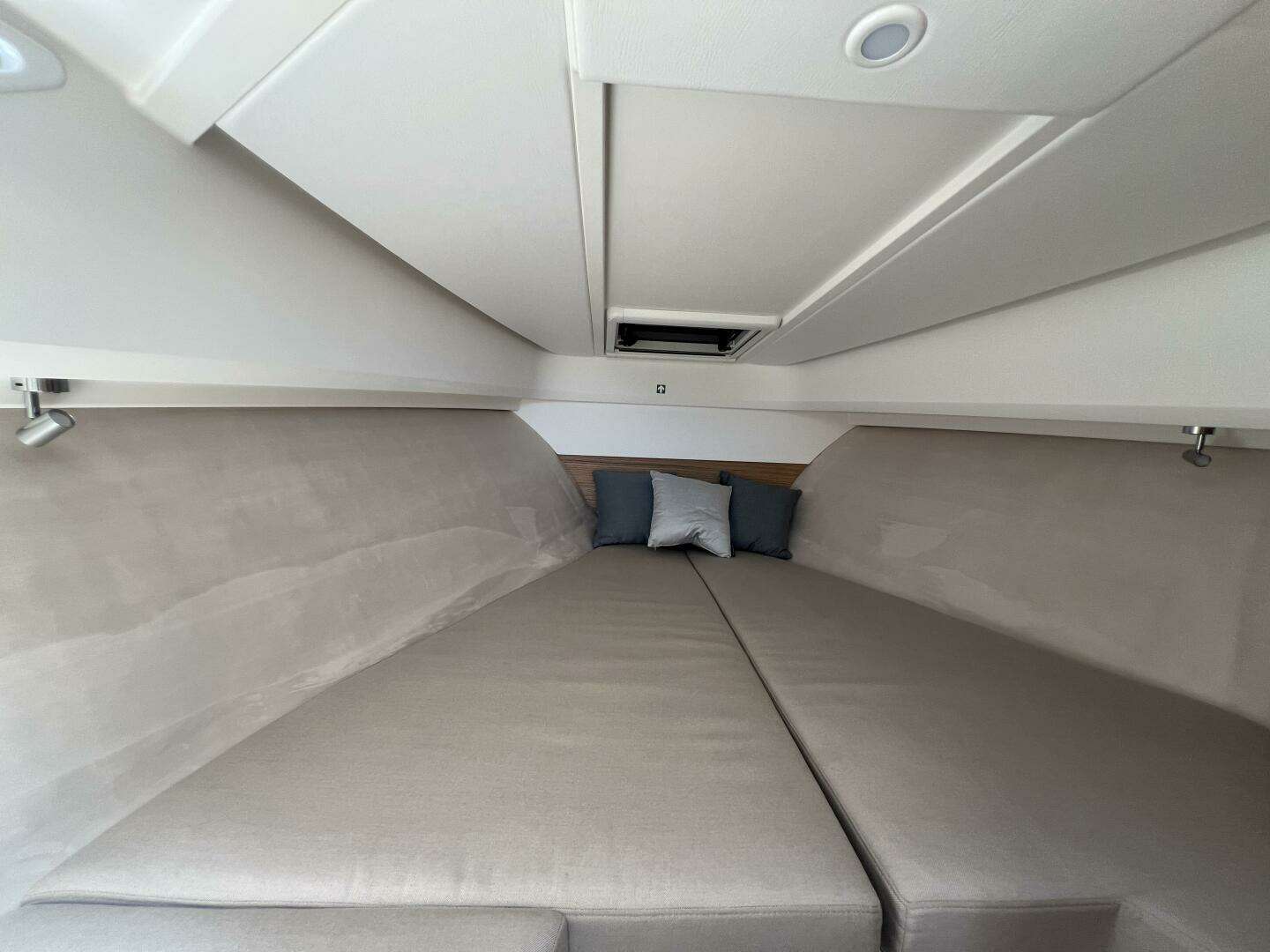 2024 Nimbus W9 - Image 16