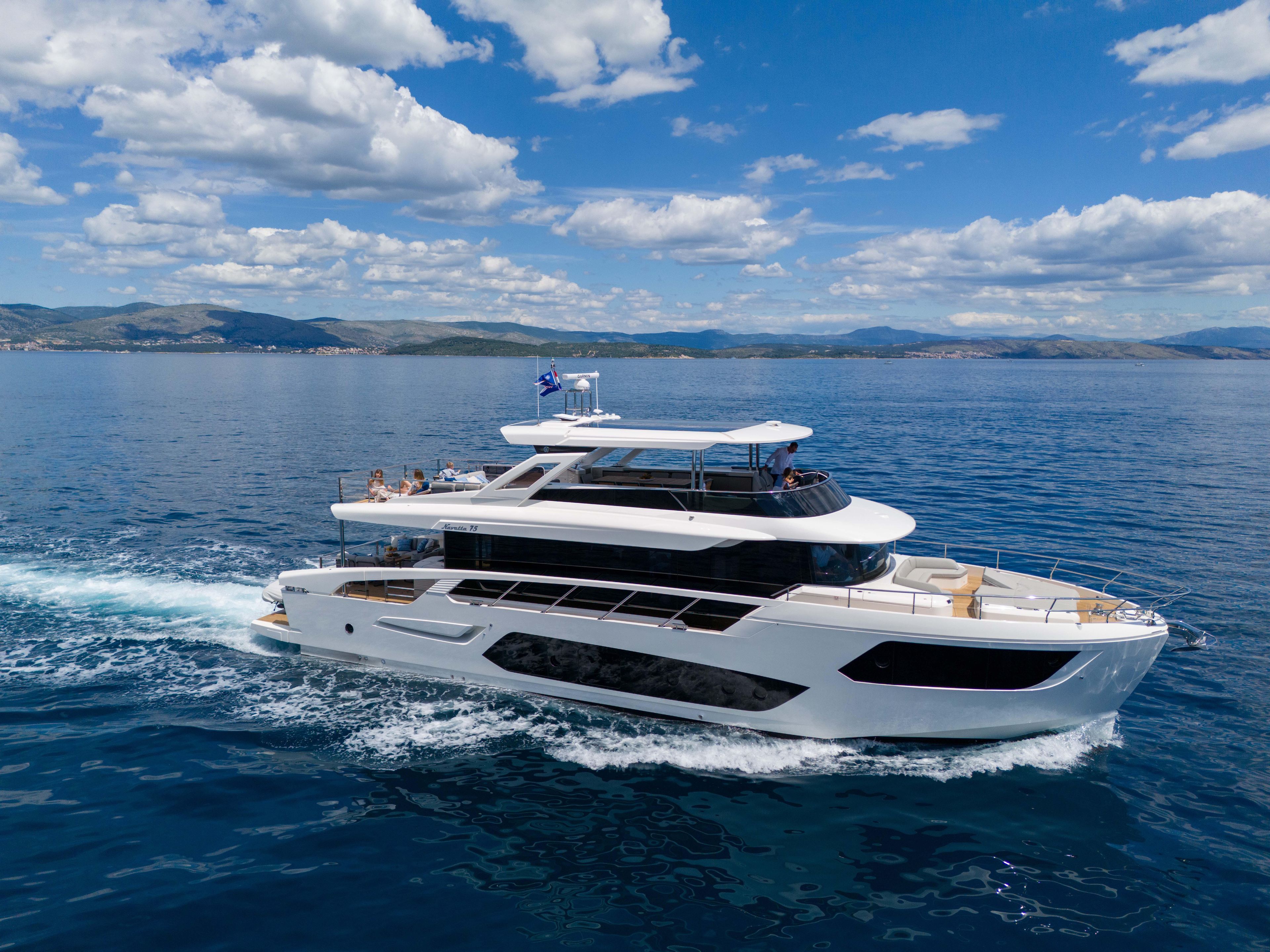 2027 Absolute Navetta 75