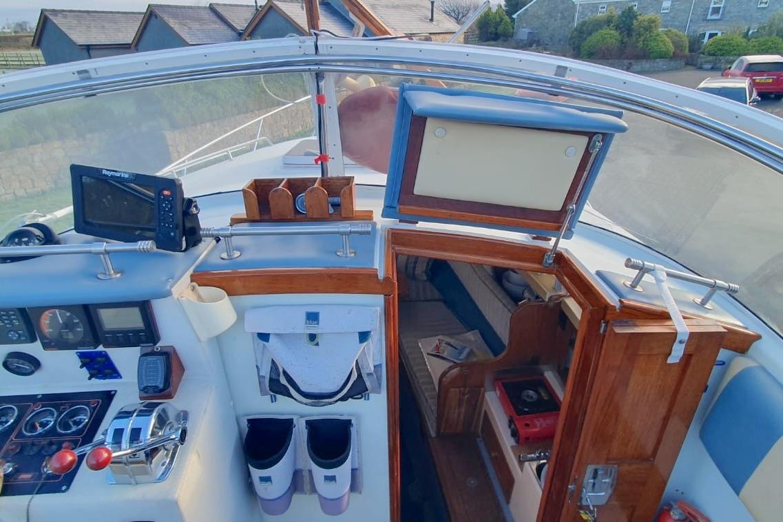 Cockpit view of 1989 Fairey Spearfish MKIII boat with navigation equipment.