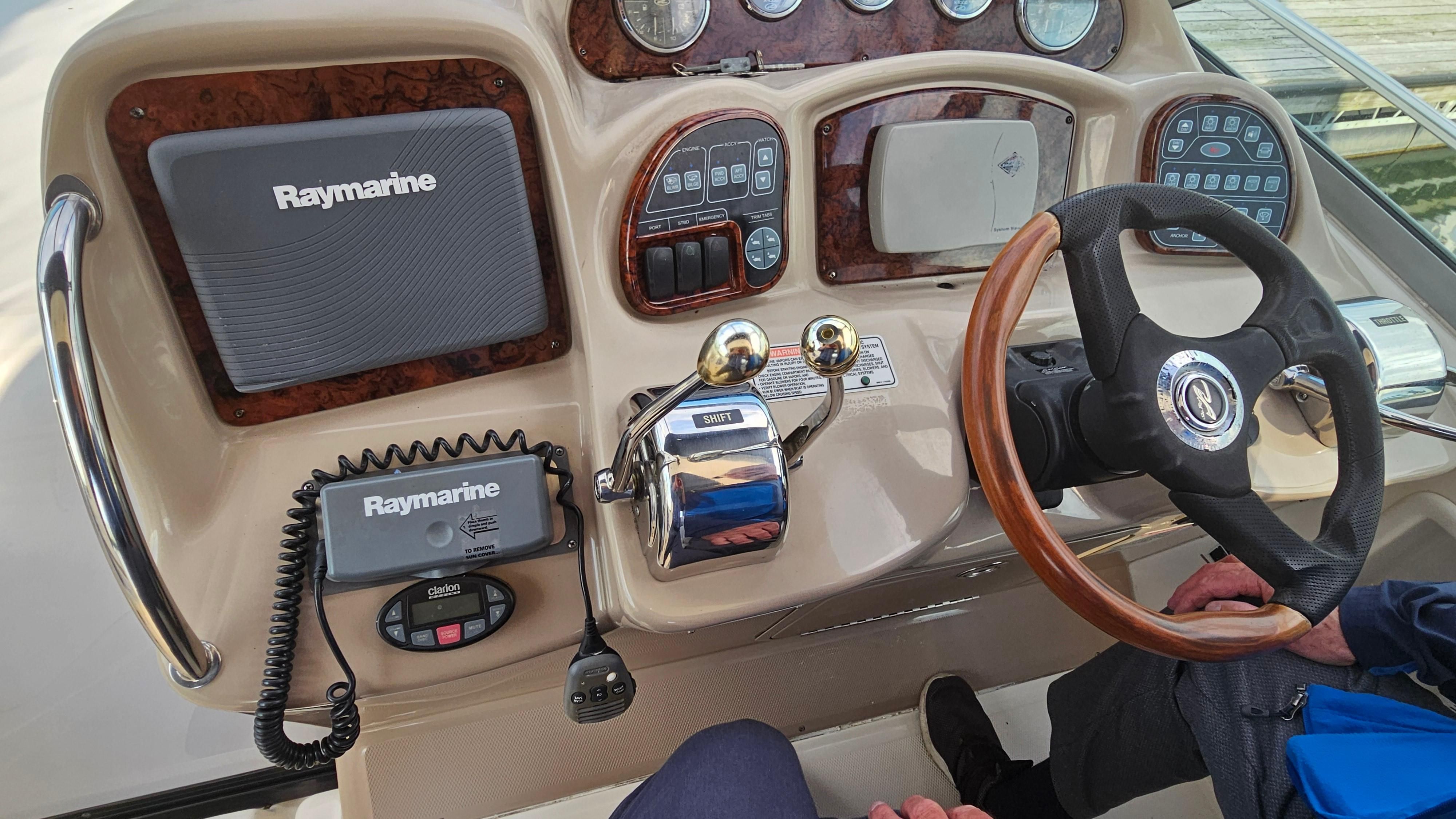 2005 Sea Ray Sundancer 320 - 11