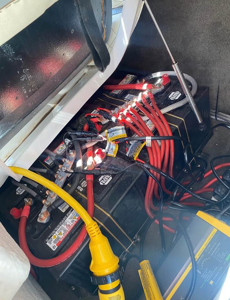 Battery setup in a 2016 Cruisers Sport Series 29SS boat.