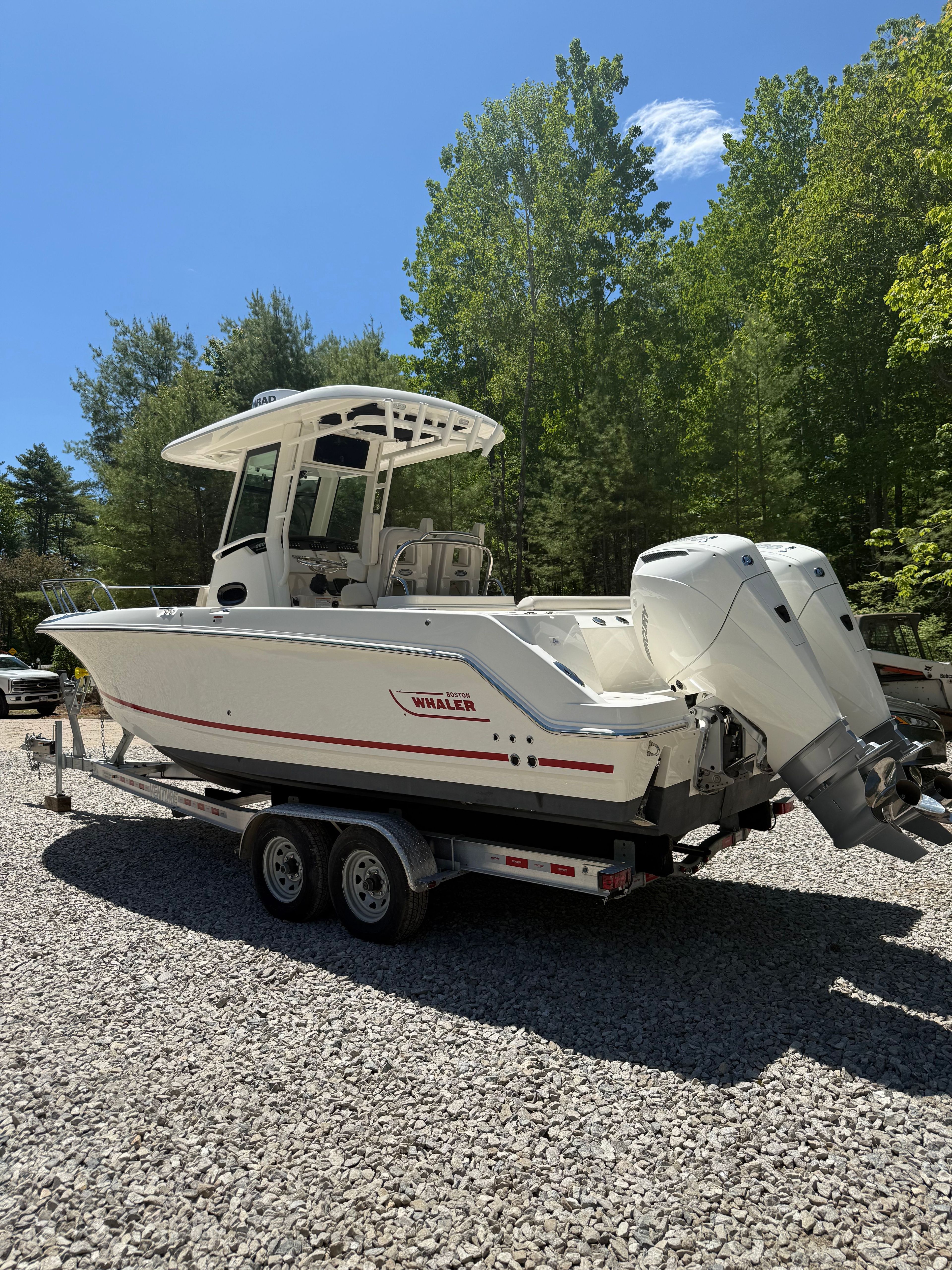 2024 Boston Whaler 250 Outrage - 2