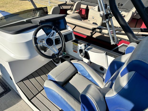 Interior of Montara 25' SURF BOSS 2.0 boat, 2023 model.