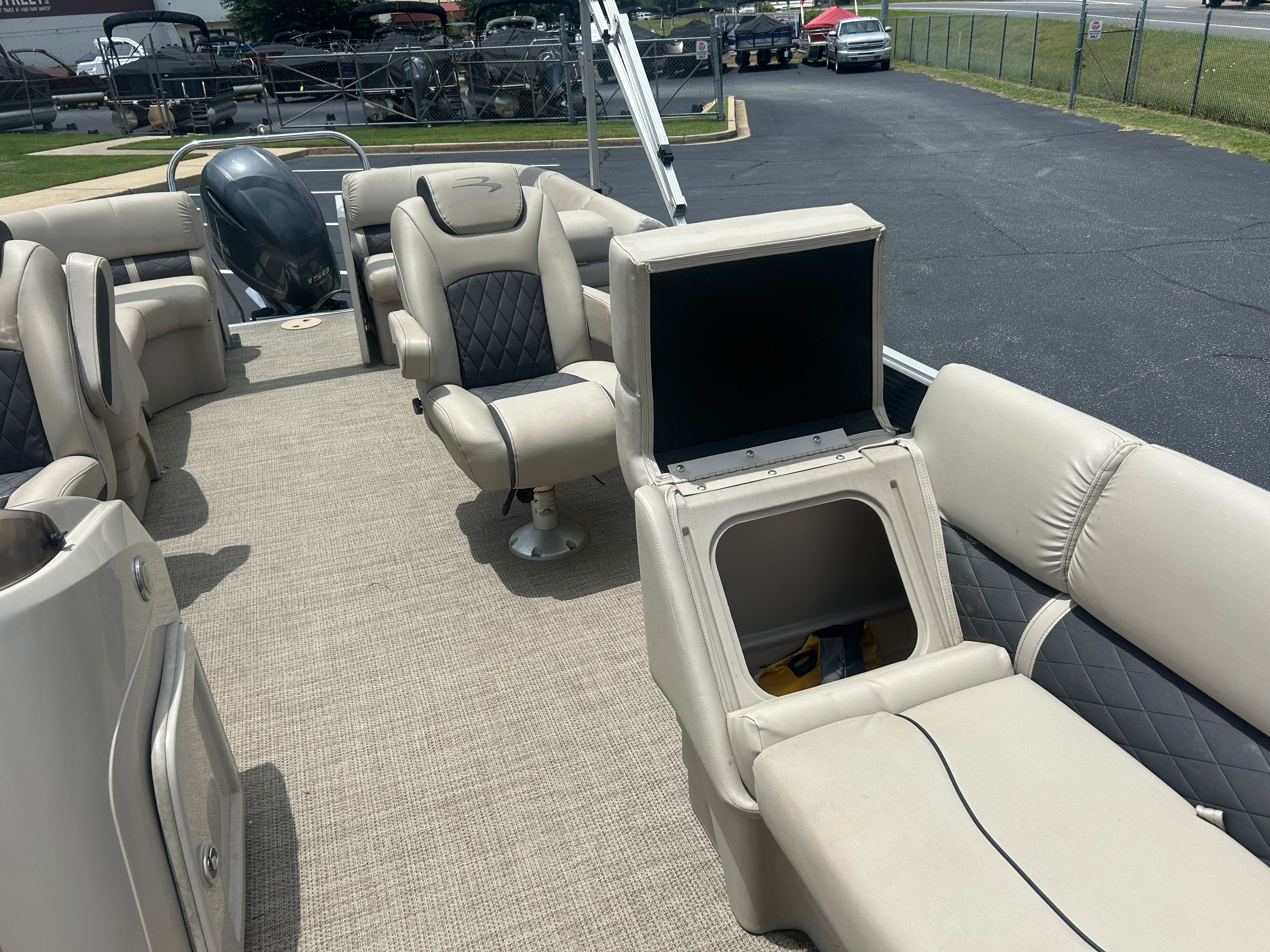 2019 Bennington SX22 Stern Radius - 22