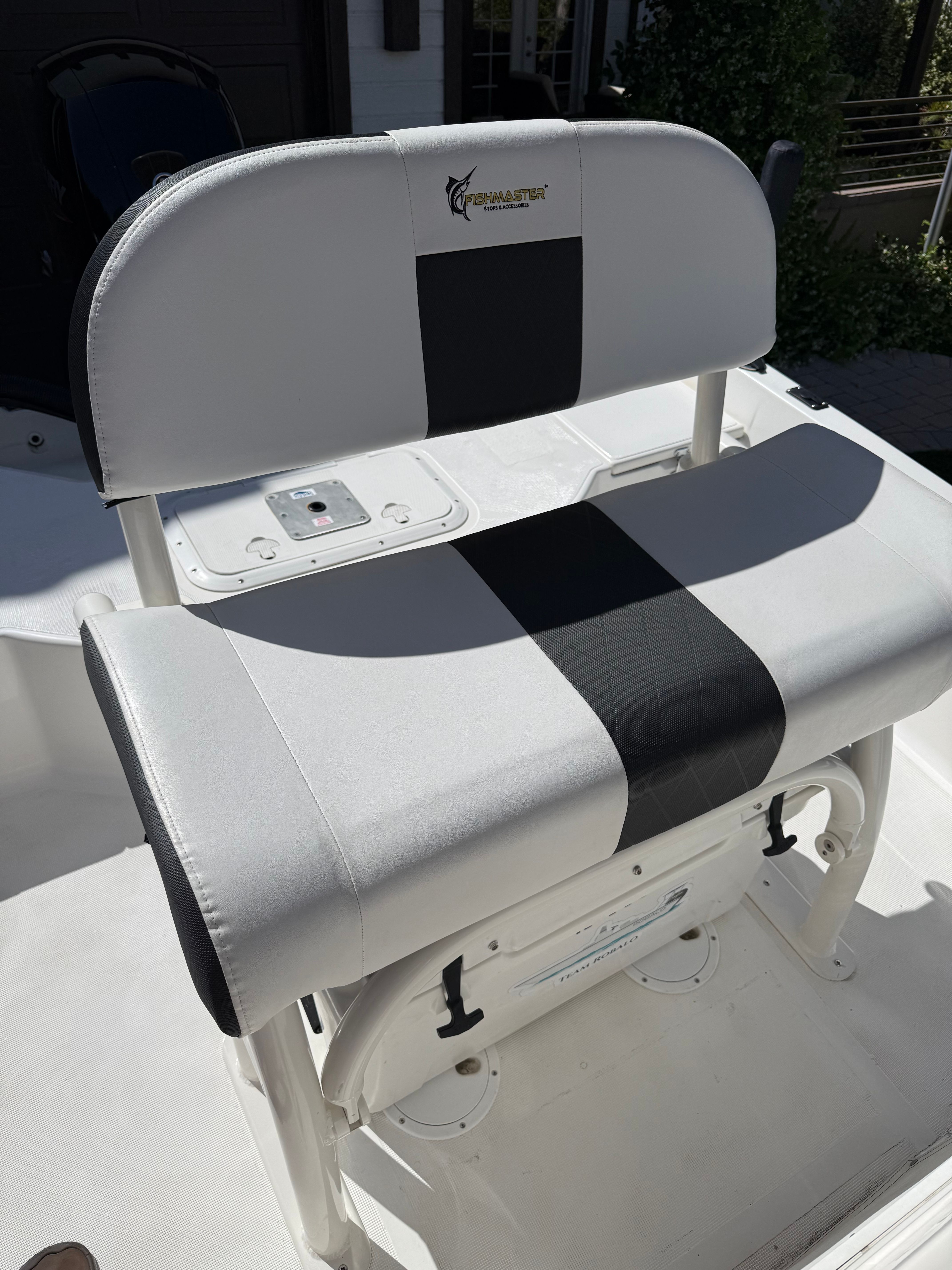 Bench seat on a 1998 Robalo 2100 Bay Hunter boat.