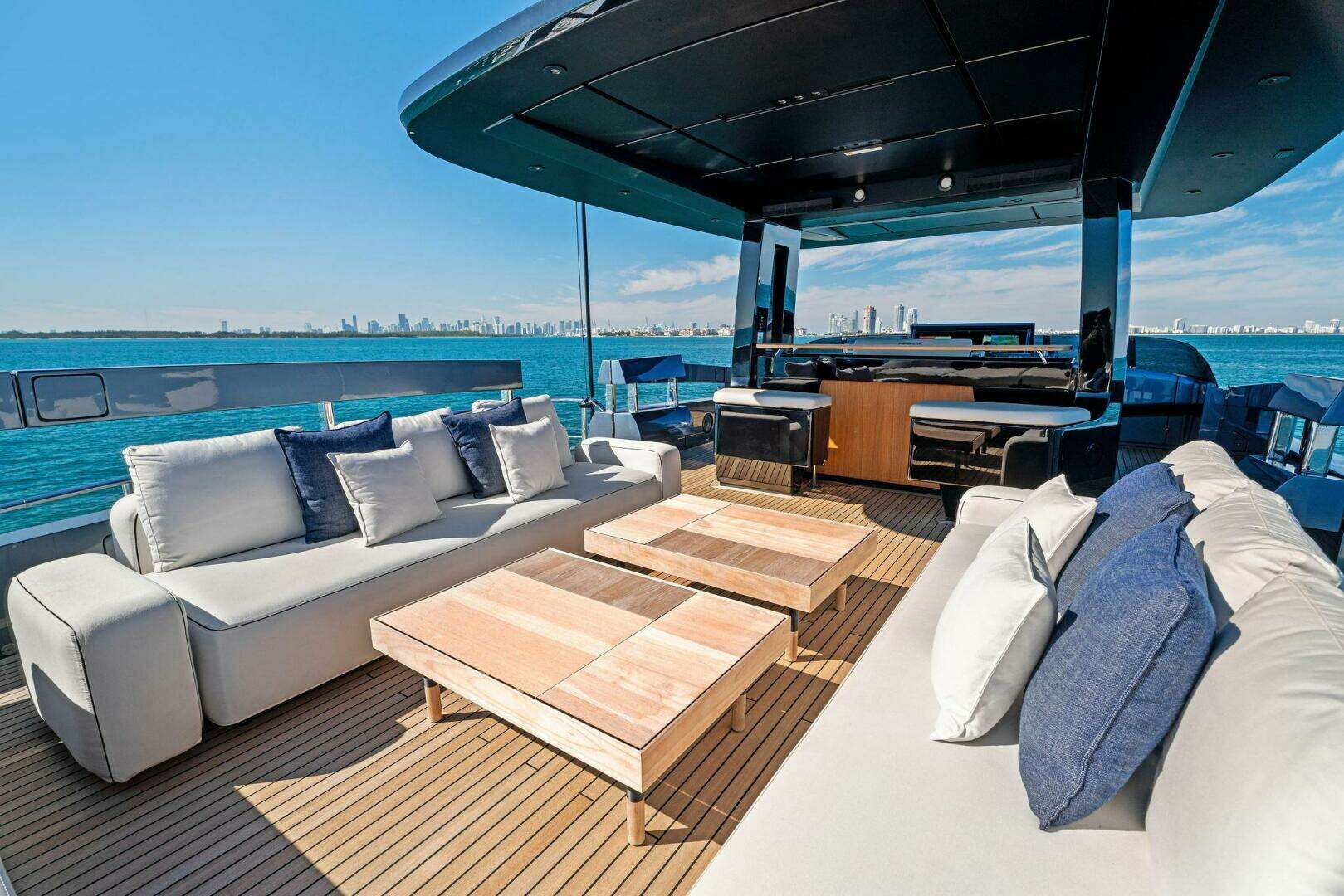 2023 Pershing GTX Motoryacht - Image 29