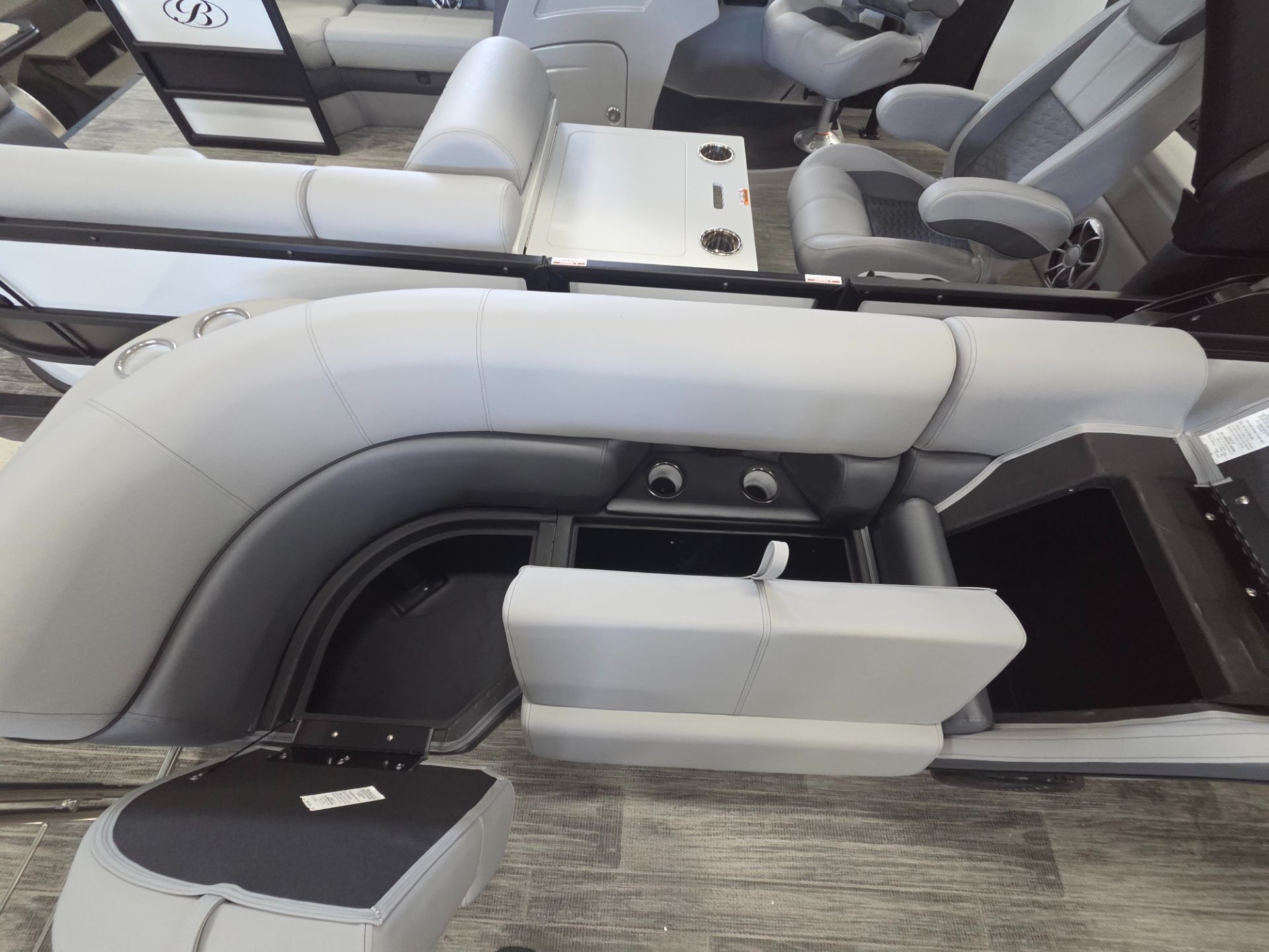 2026 Bentley Pontoons Elite 223 Admiral - 25