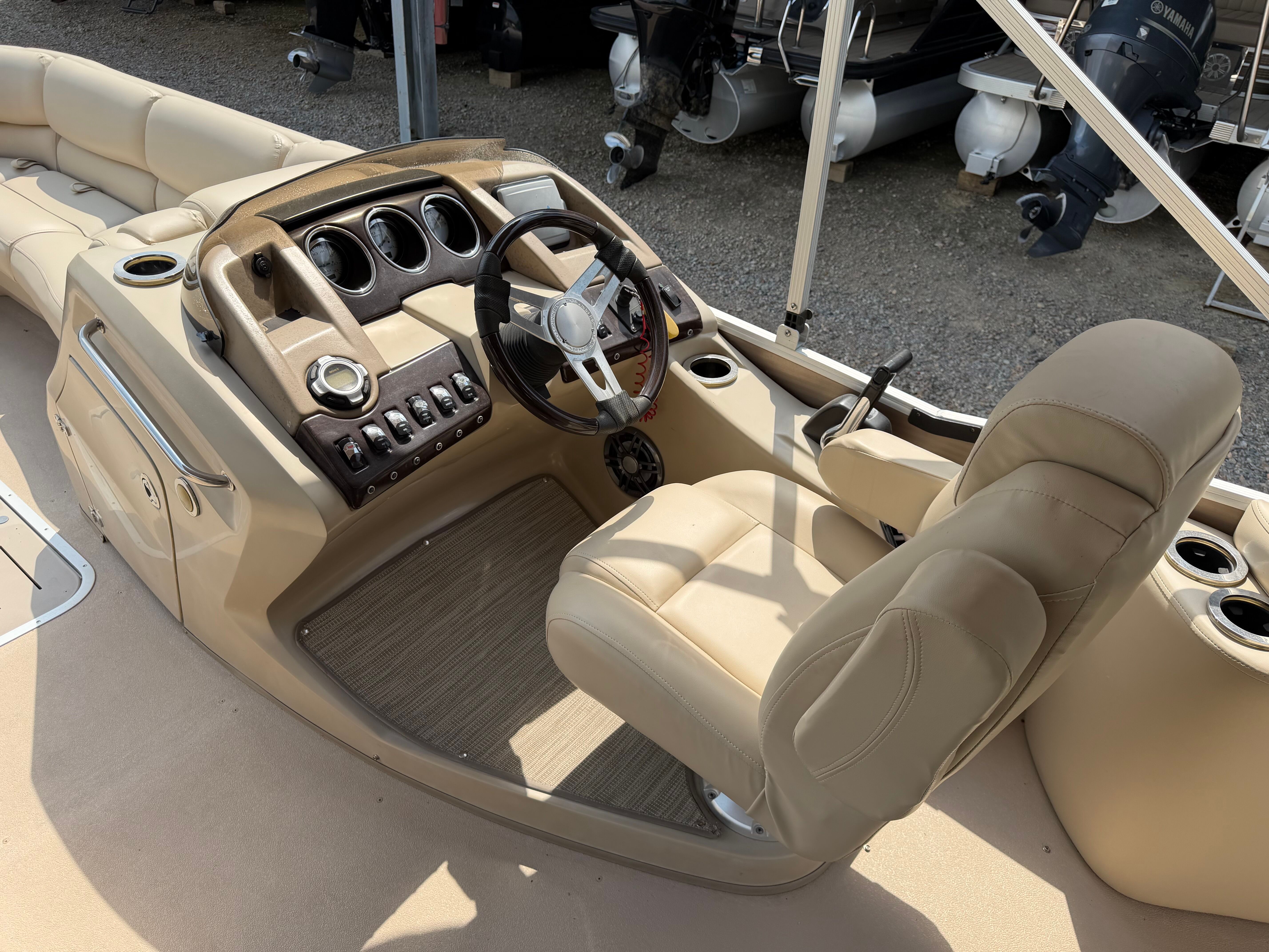 2011 BENNINGTON 2550 RCL - Image 9