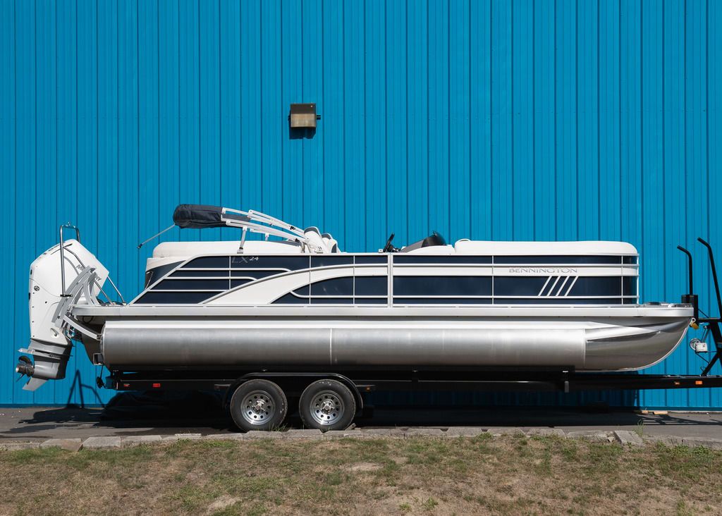 2023 Bennington 24 LX FASTBACK - 2