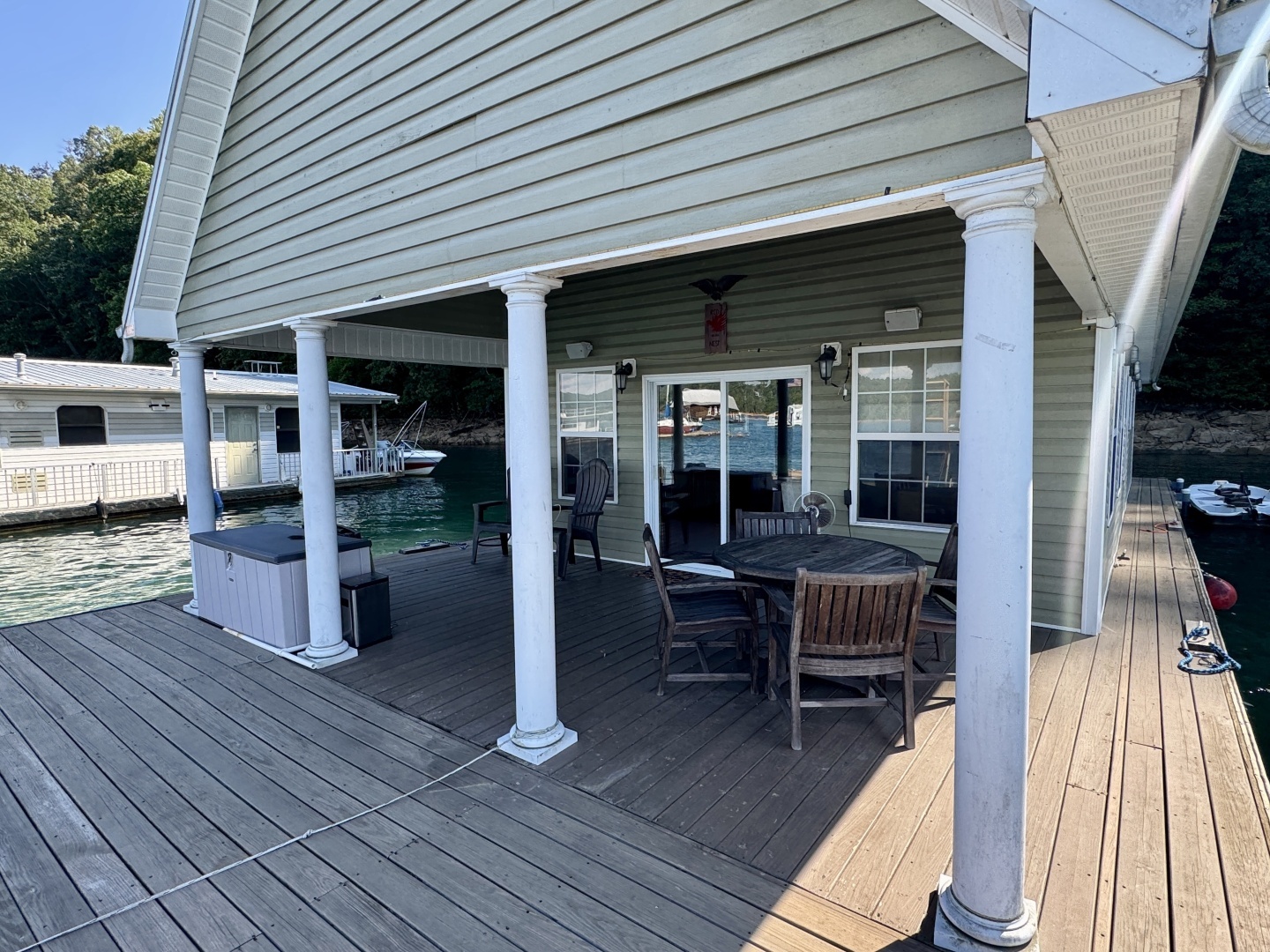 2006 Custom 20 x 43 Floating Cabin - Approx 812sqft - Image 19