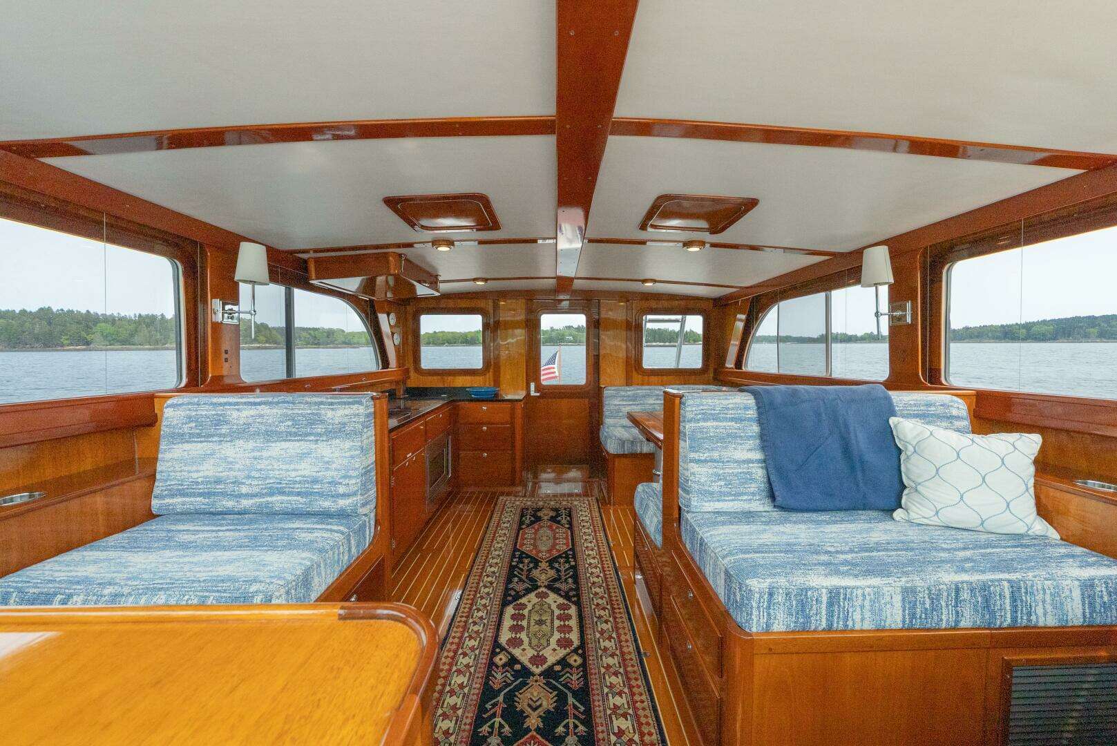 2019 Lowell Flybridge - Image 8