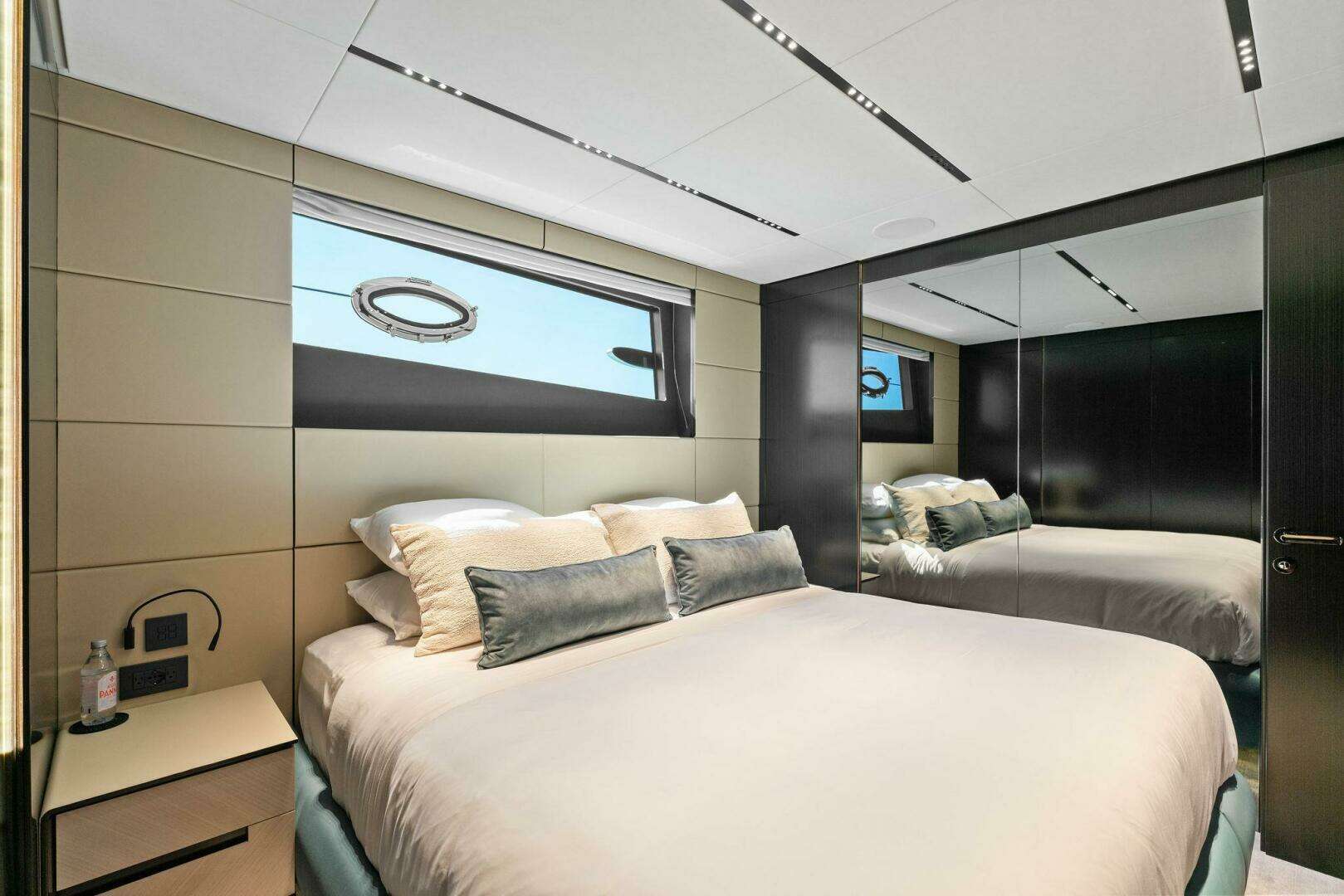 2023 Pershing GTX Motoryacht - Image 92