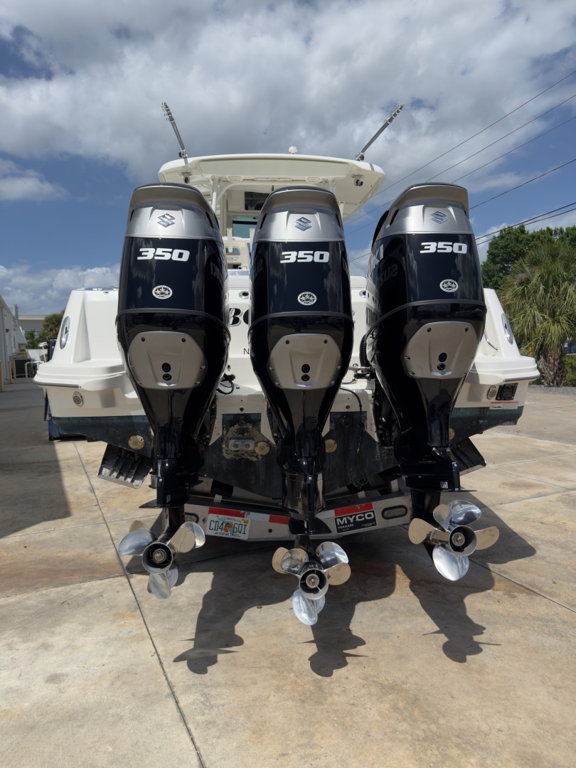 2016 Boston Whaler 350 Outrage - Image 5