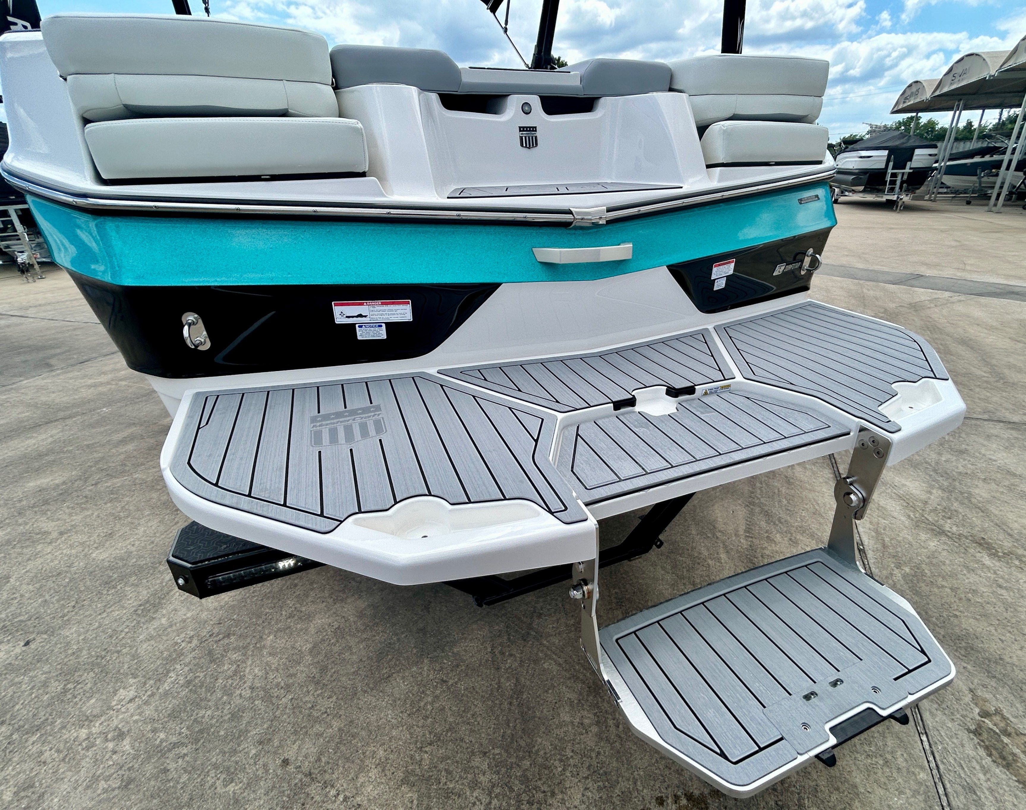 2026 MasterCraft XT22 - 14
