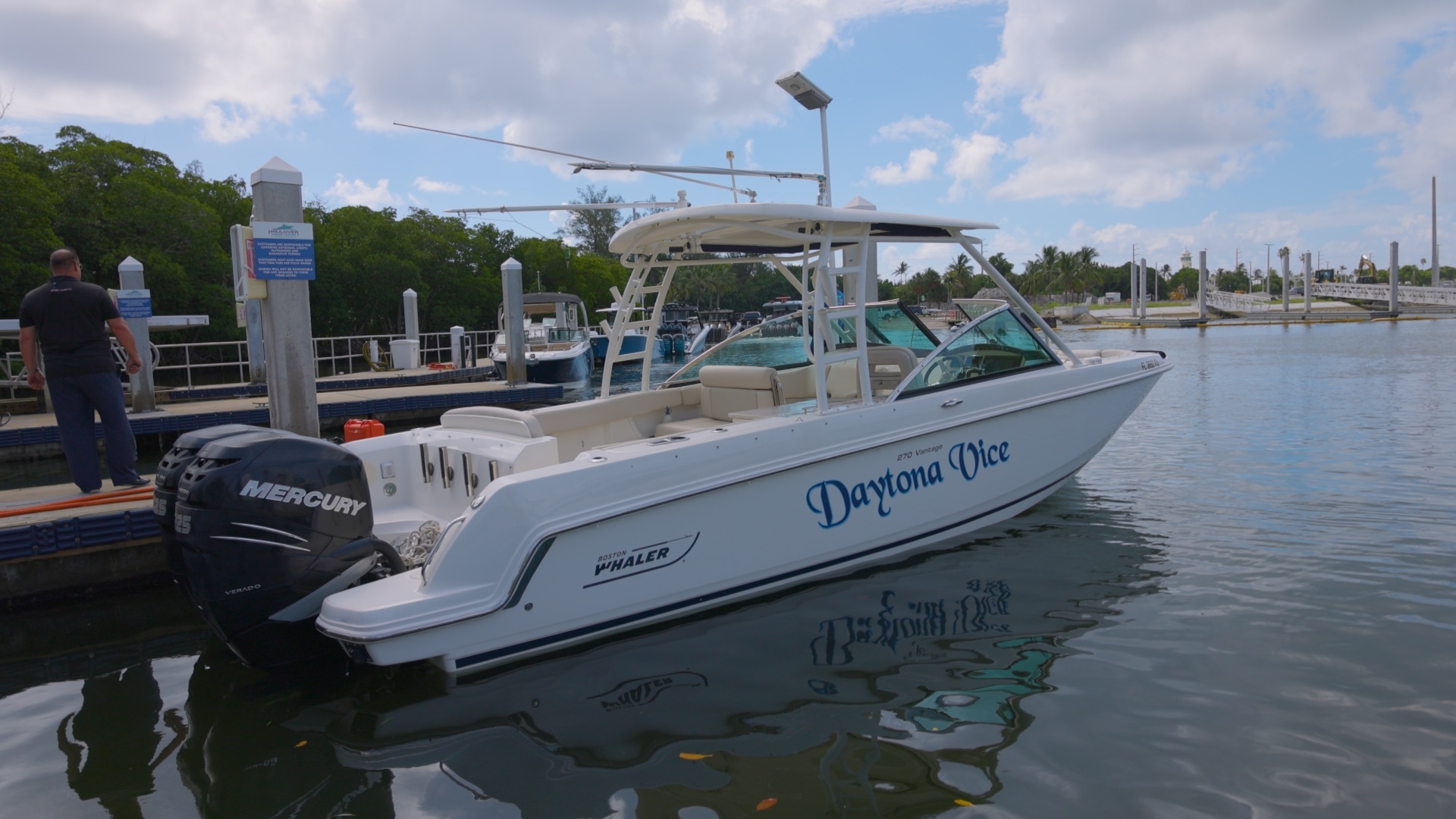 2014 Boston Whaler Vantage - Image 2